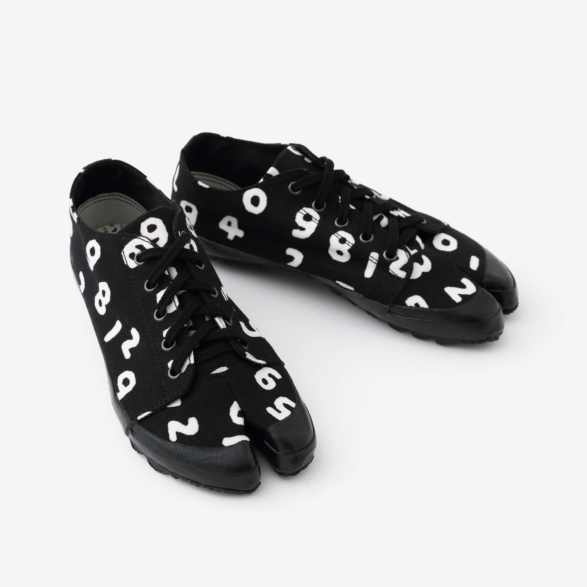 Split Toe Tabi Sneaker/SO-SU-UKon Black