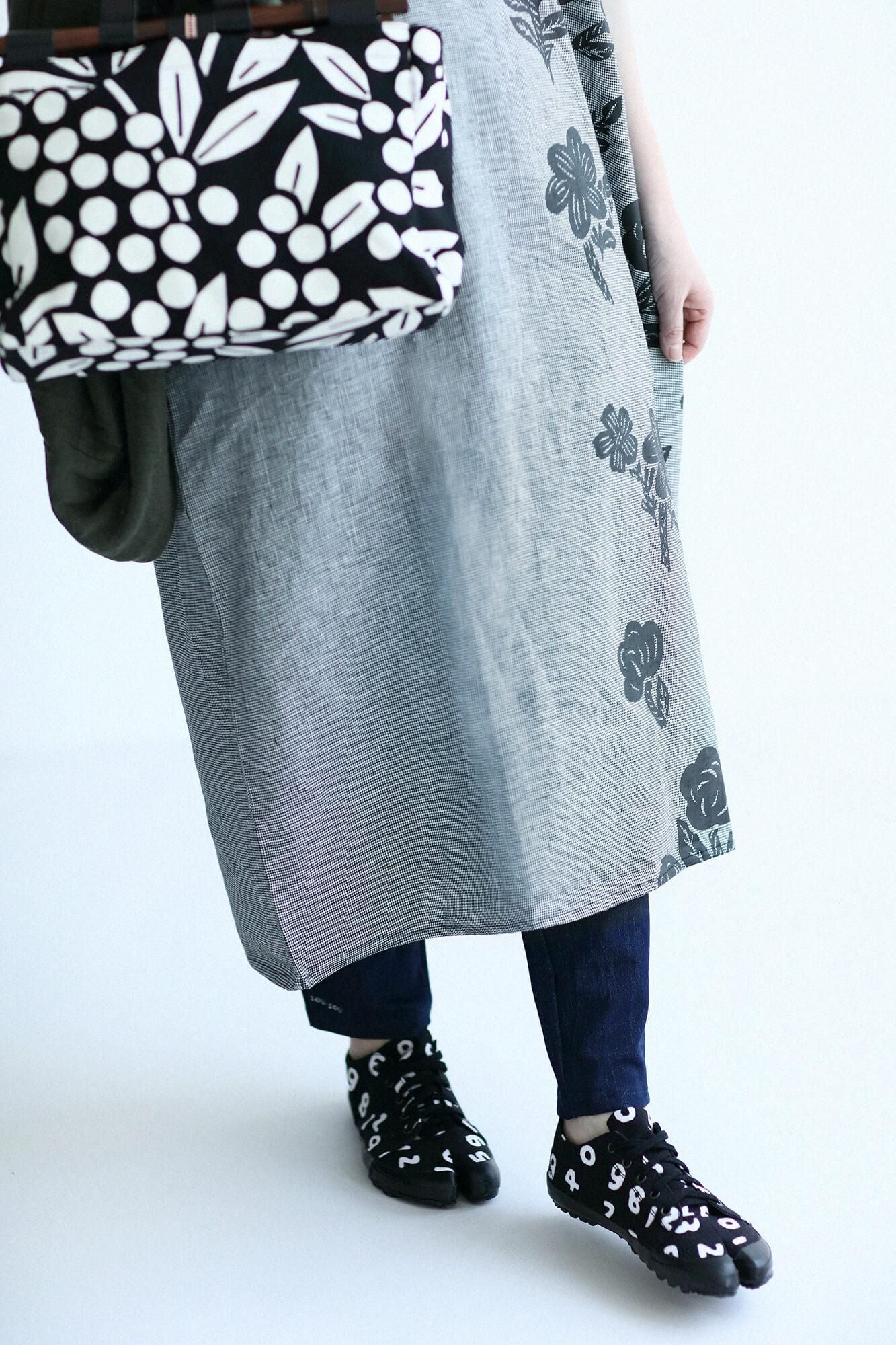 Split Toe Tabi Sneaker/SO-SU-UKon Black