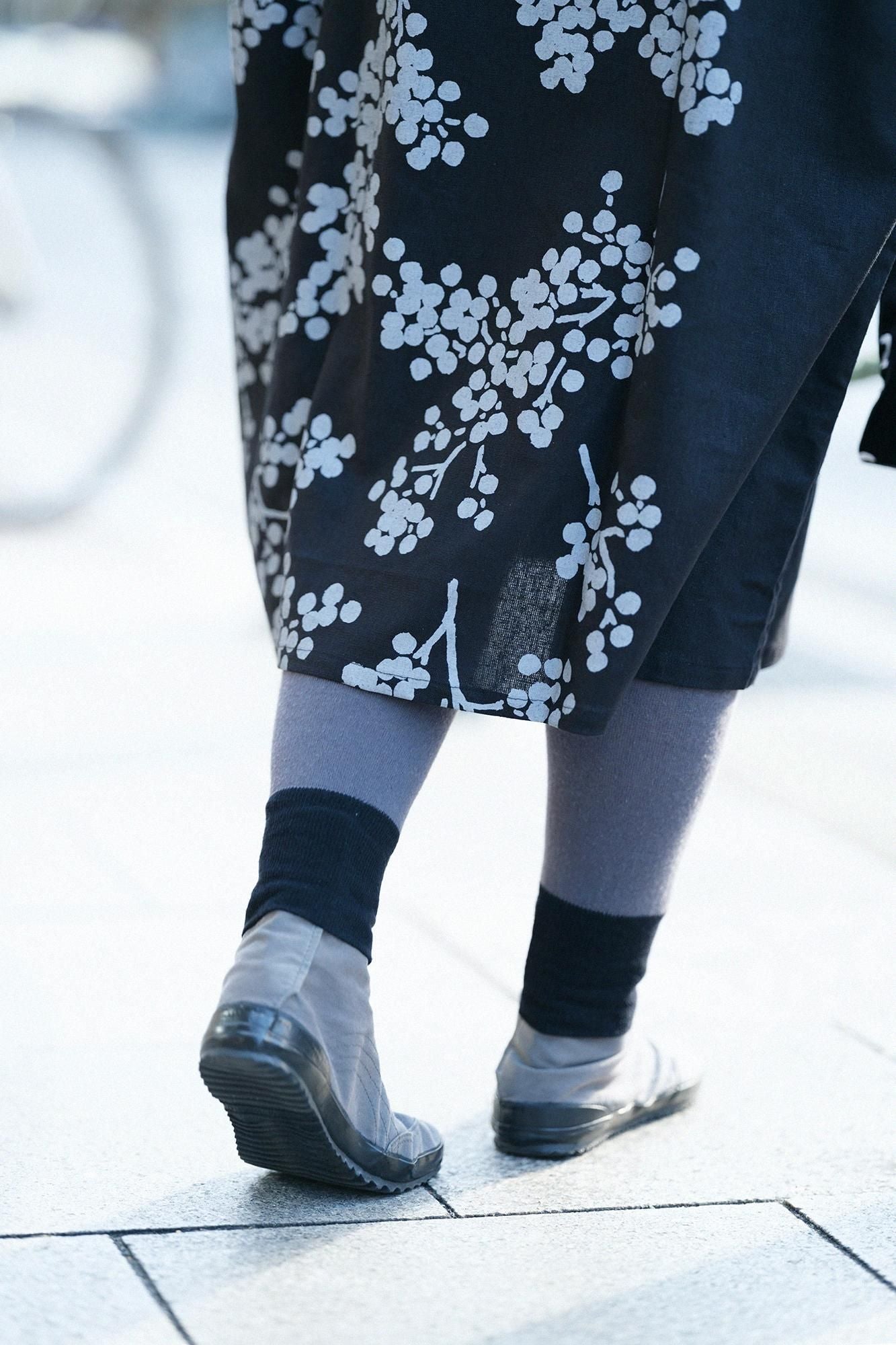 彩三寸 內搭褲/深灰色×黑色