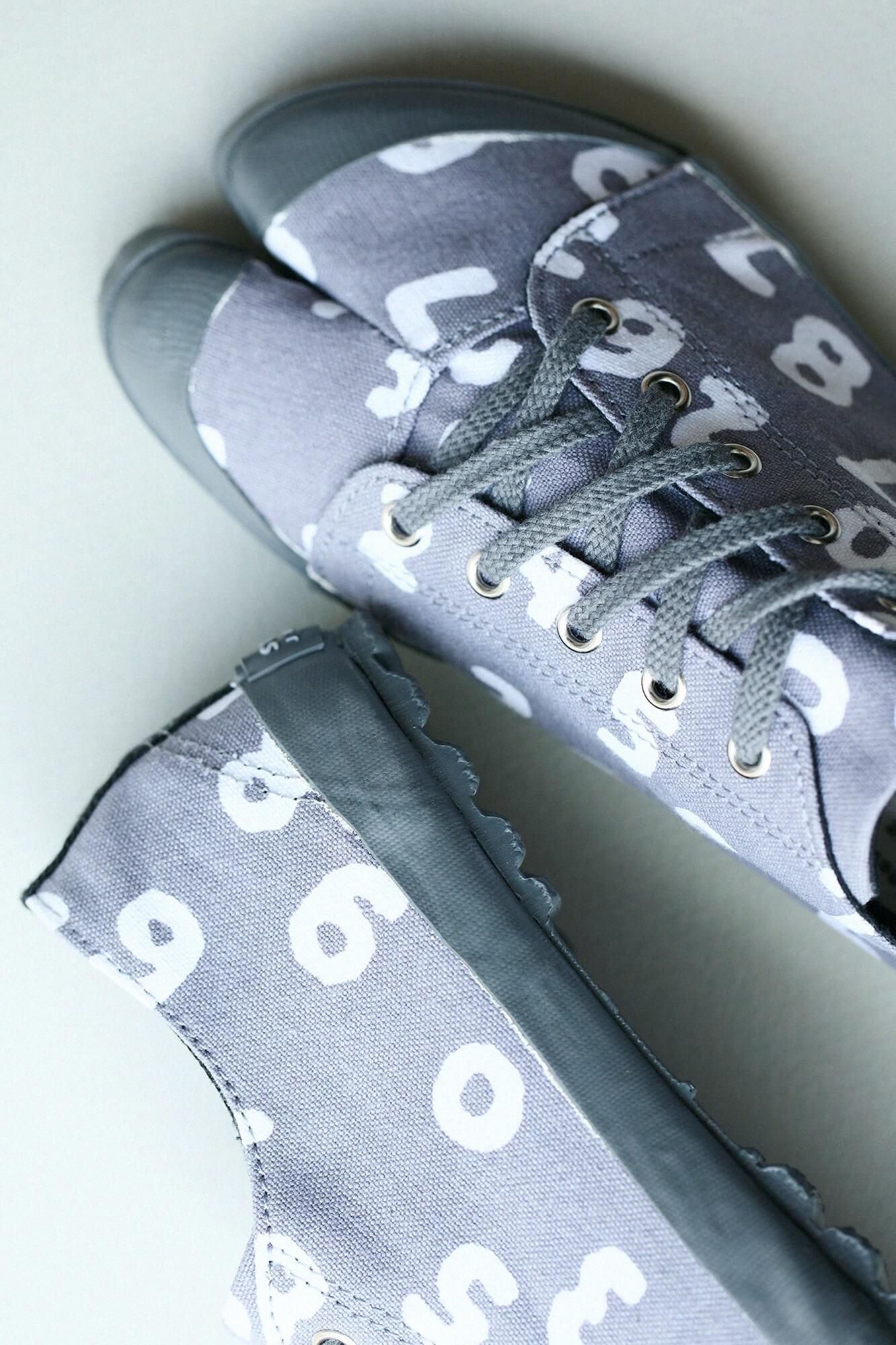 Split Toe Tabi Sneaker / SO-SU-U Kon Light Ink Grey