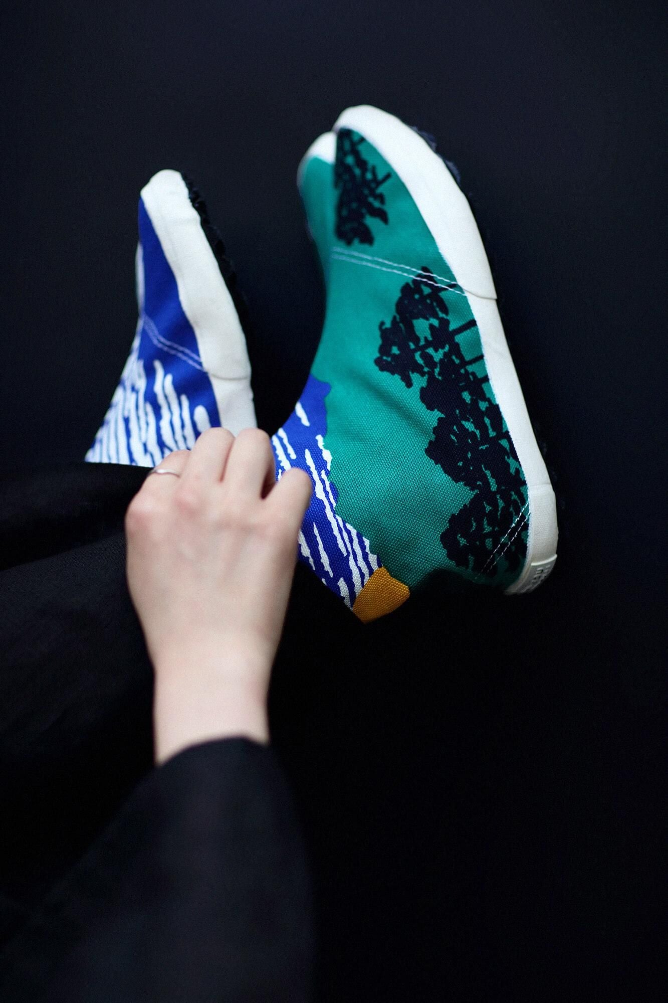 Split Toe Tabi Shoes / Red Fuji