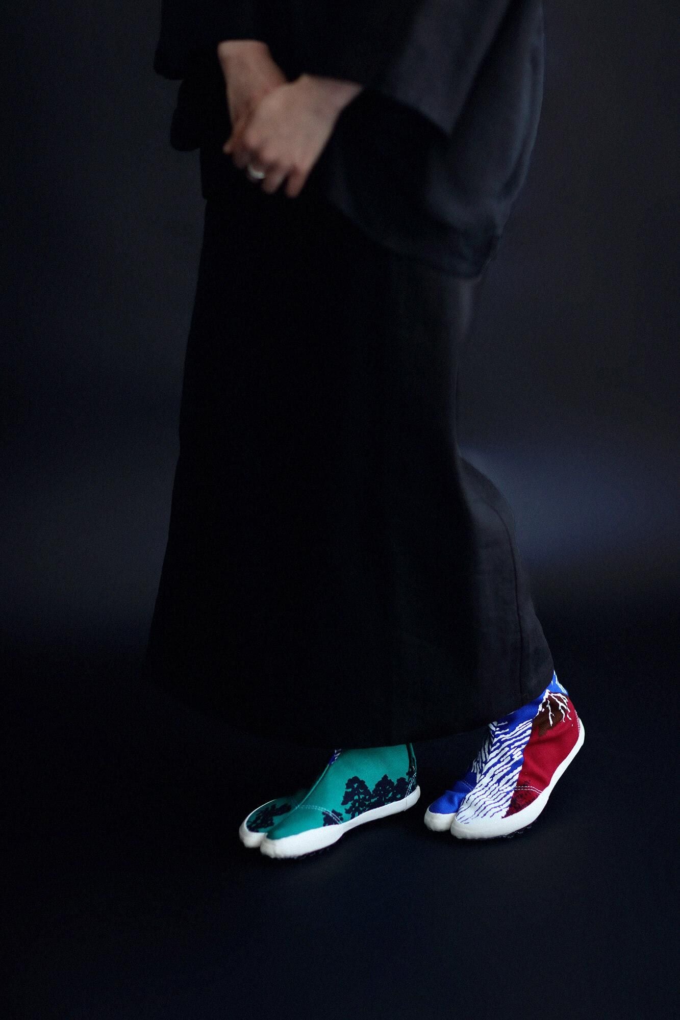 Split Toe Tabi Shoes / Red Fuji