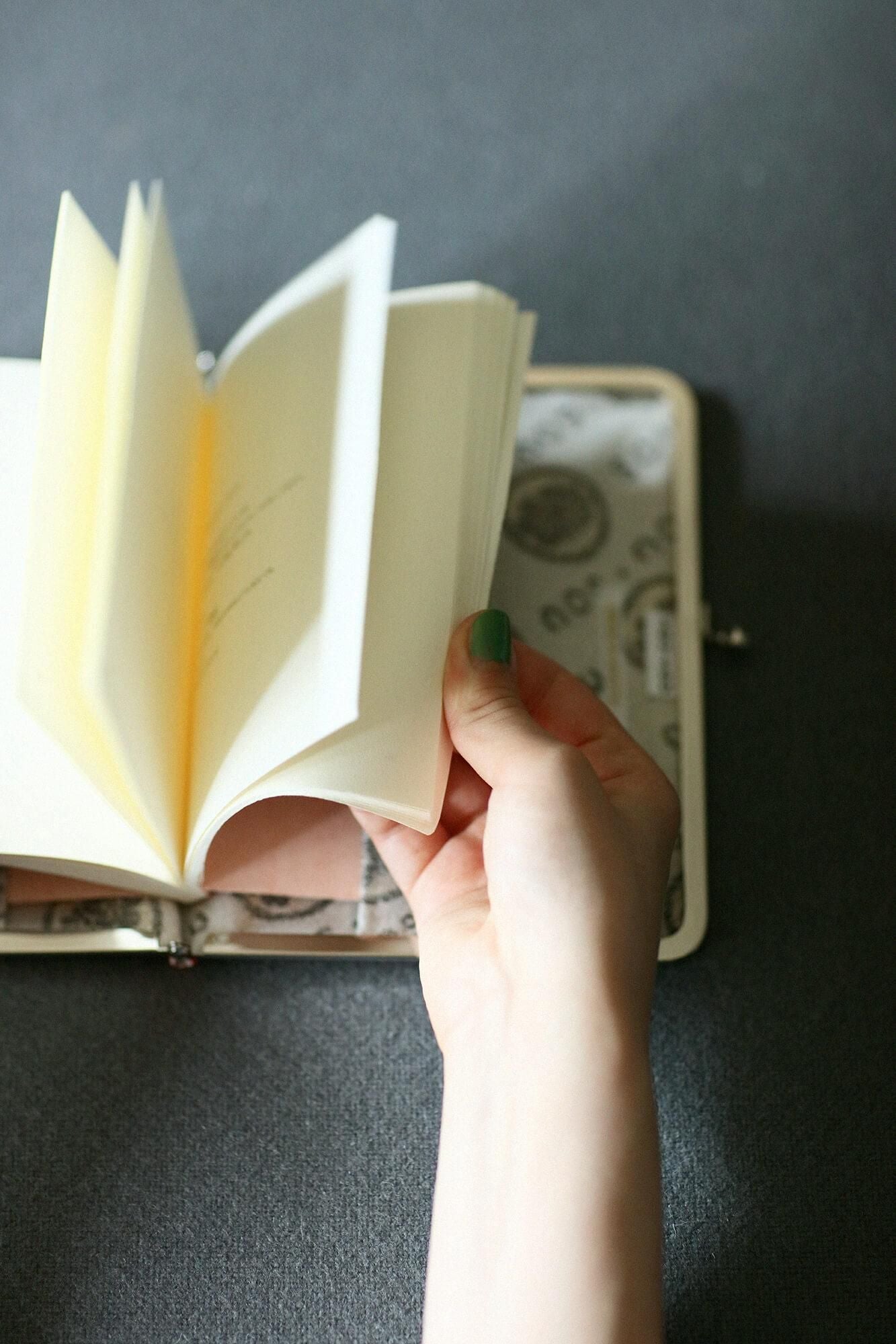 No.12 Canvas Soft Gamaguchi for Paperback / Chrysanthemum