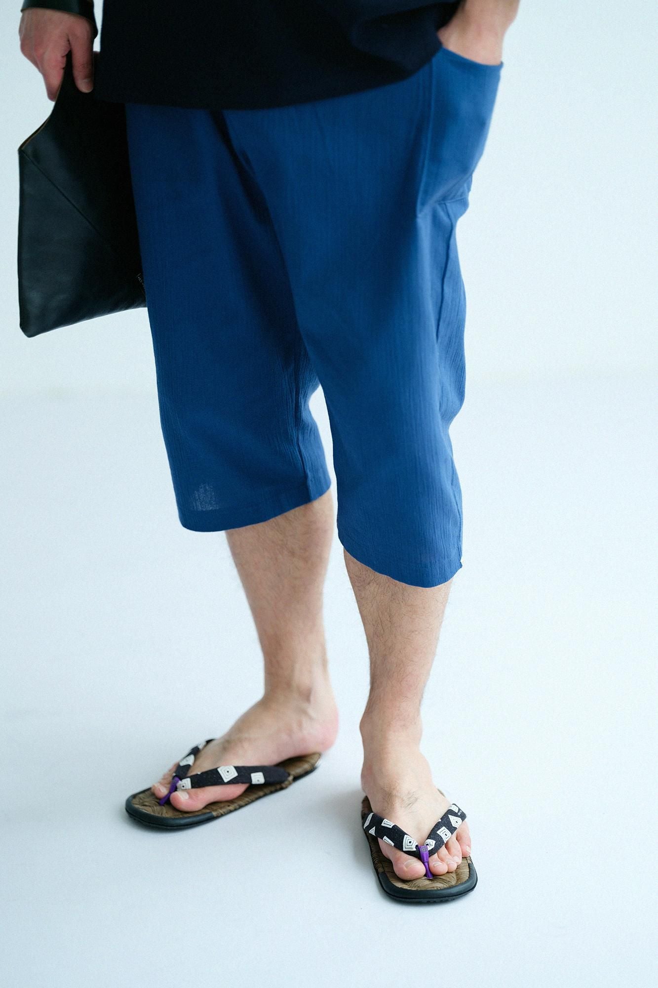 Takashima Chiku 20/20 portant une souris Enyu / Navy