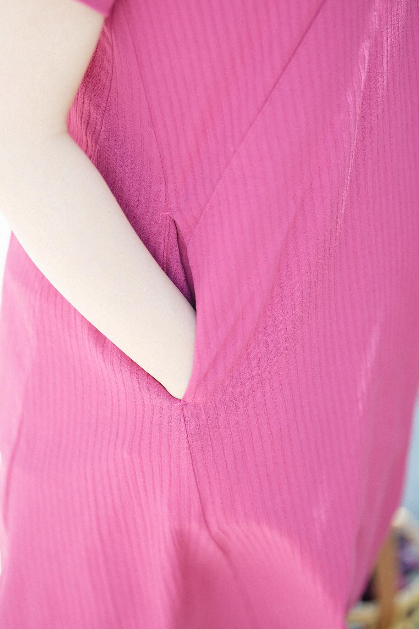 Chizimi Cotton 40/20 Akiha V-neck Short Sleeve Dress / Dark Pink