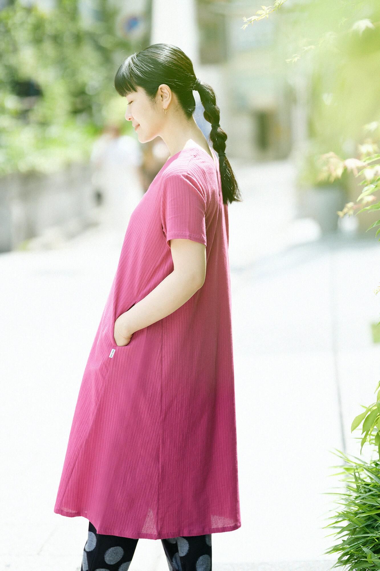 Chizimi Cotton 40/20 Akiha V-neck Short Sleeve Dress / Dark Pink
