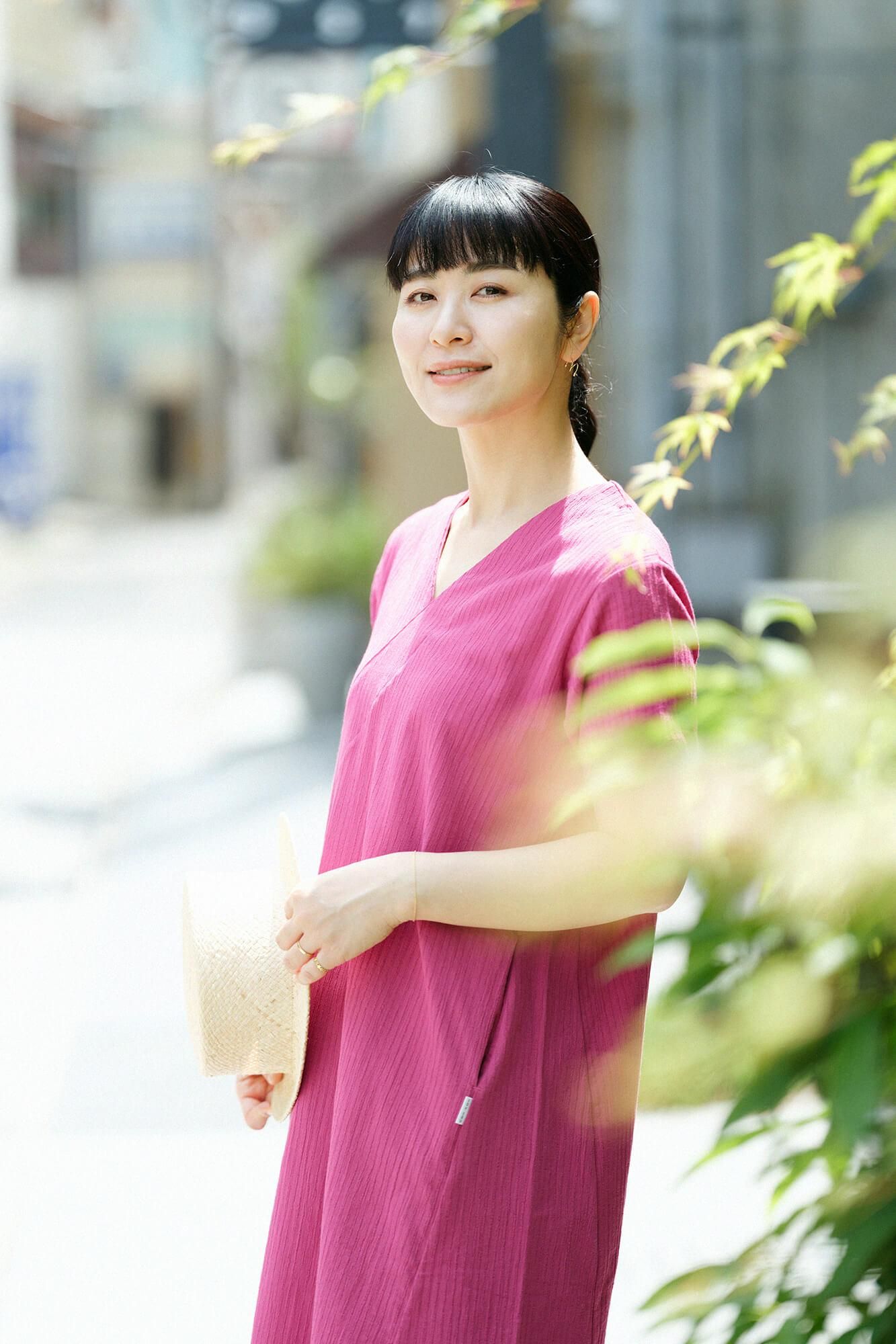 Chizimi Cotton 40/20 Akiha V-neck Short Sleeve Dress / Dark Pink