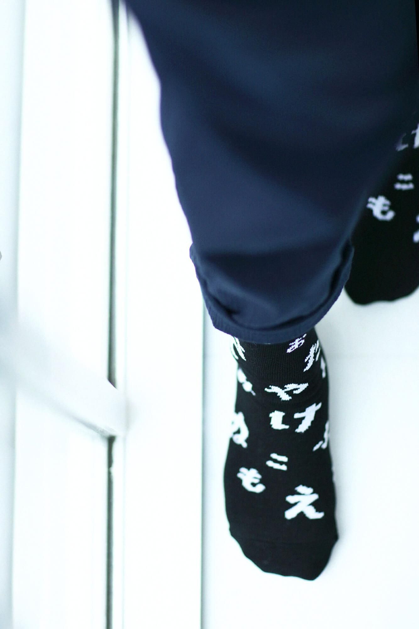 Round Toe Tabi Socks (Mid-calf)/Japanese Alphabet Song Black