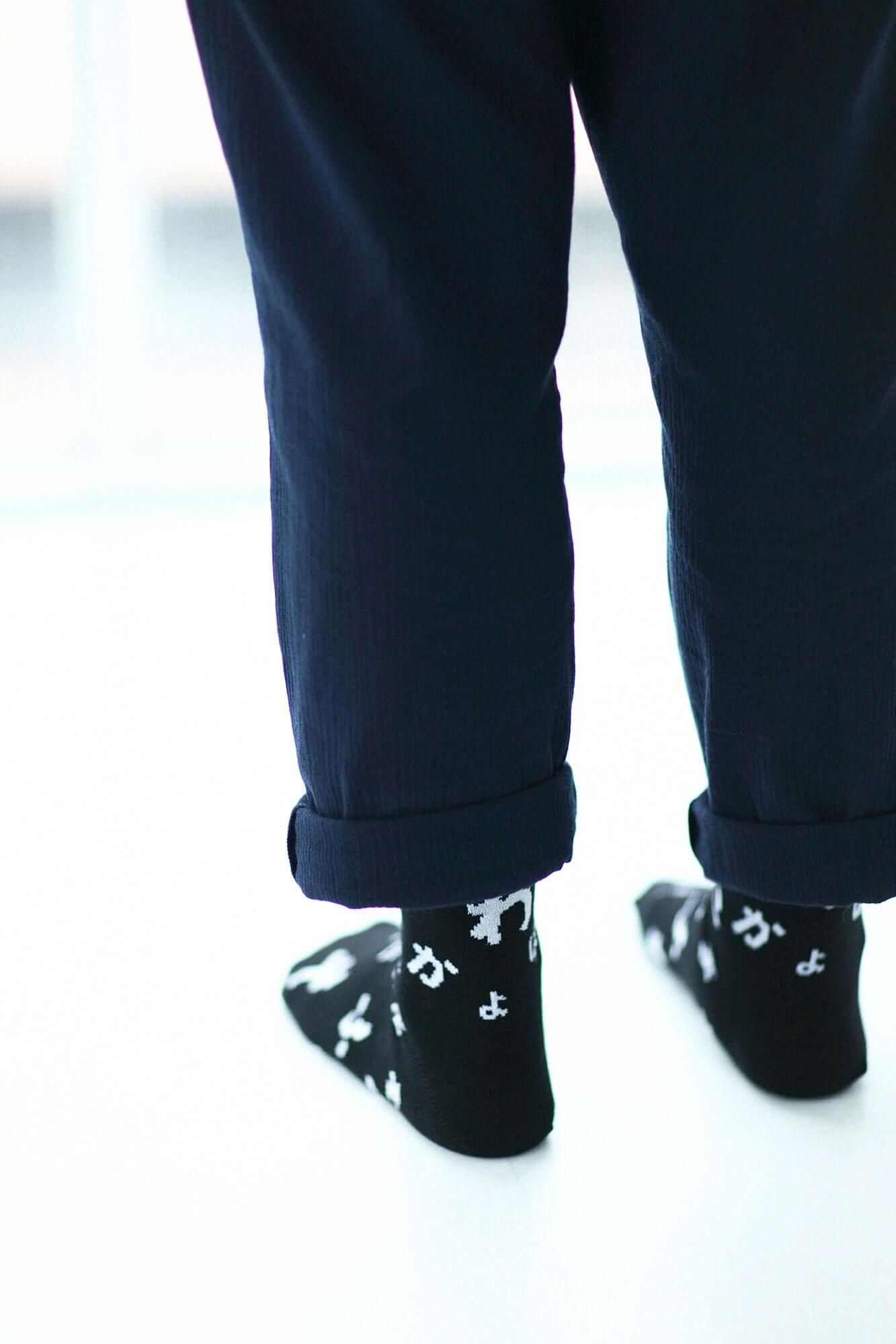 Round Toe Tabi Socks (Mid-calf)/Japanese Alphabet Song Black