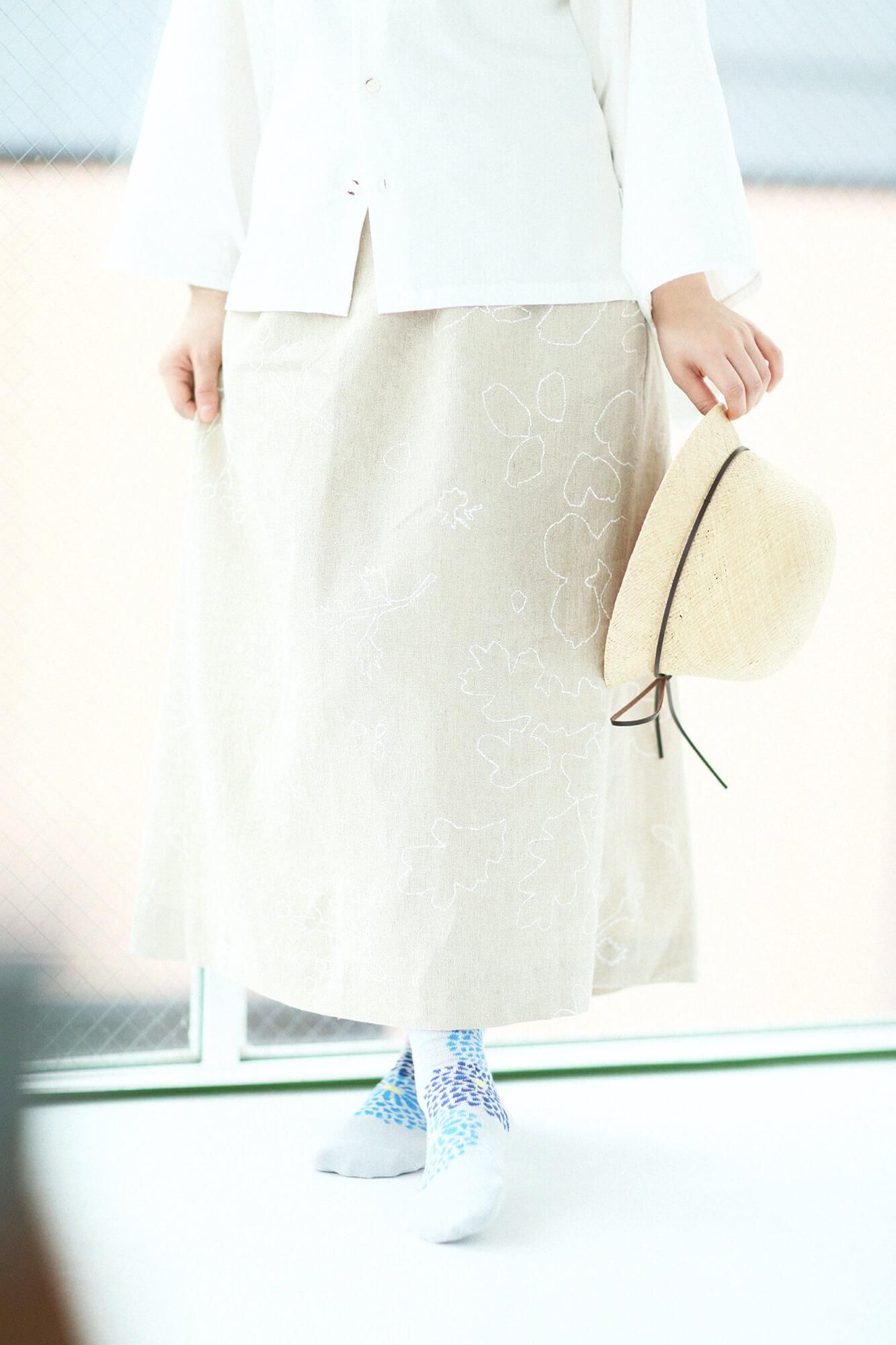 Tabi-Unterteil mit runder Spitze (normale Länge) / Mit Chrysanthemen gefülltes Silber (Shirogane)