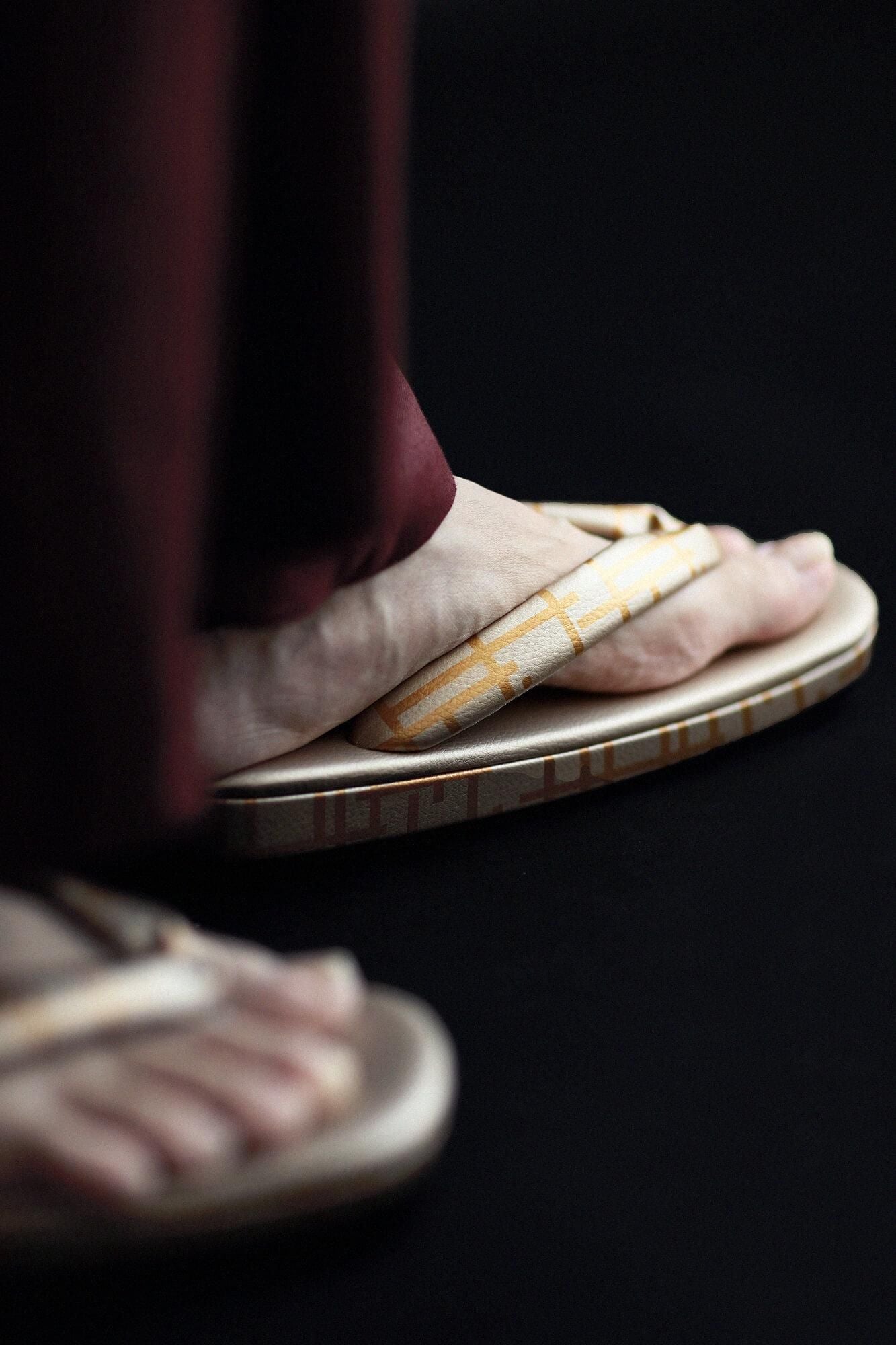 Nishijin Sandals / Fence Smoked Gold