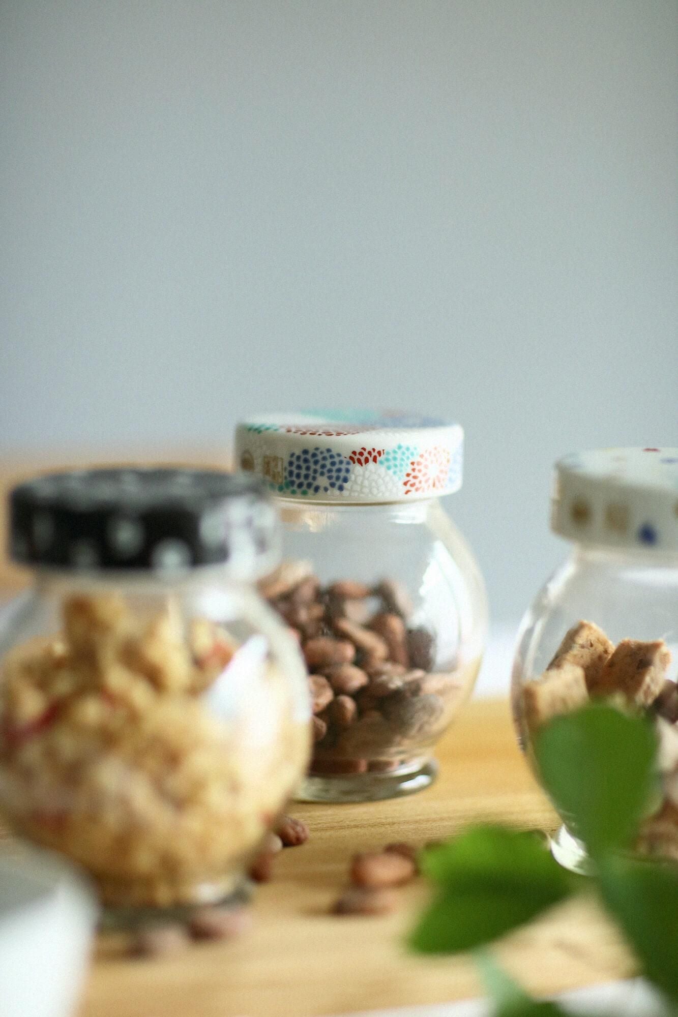 Kutani ware pattern lid & glass bottle Round bottle / Chrysanthemum