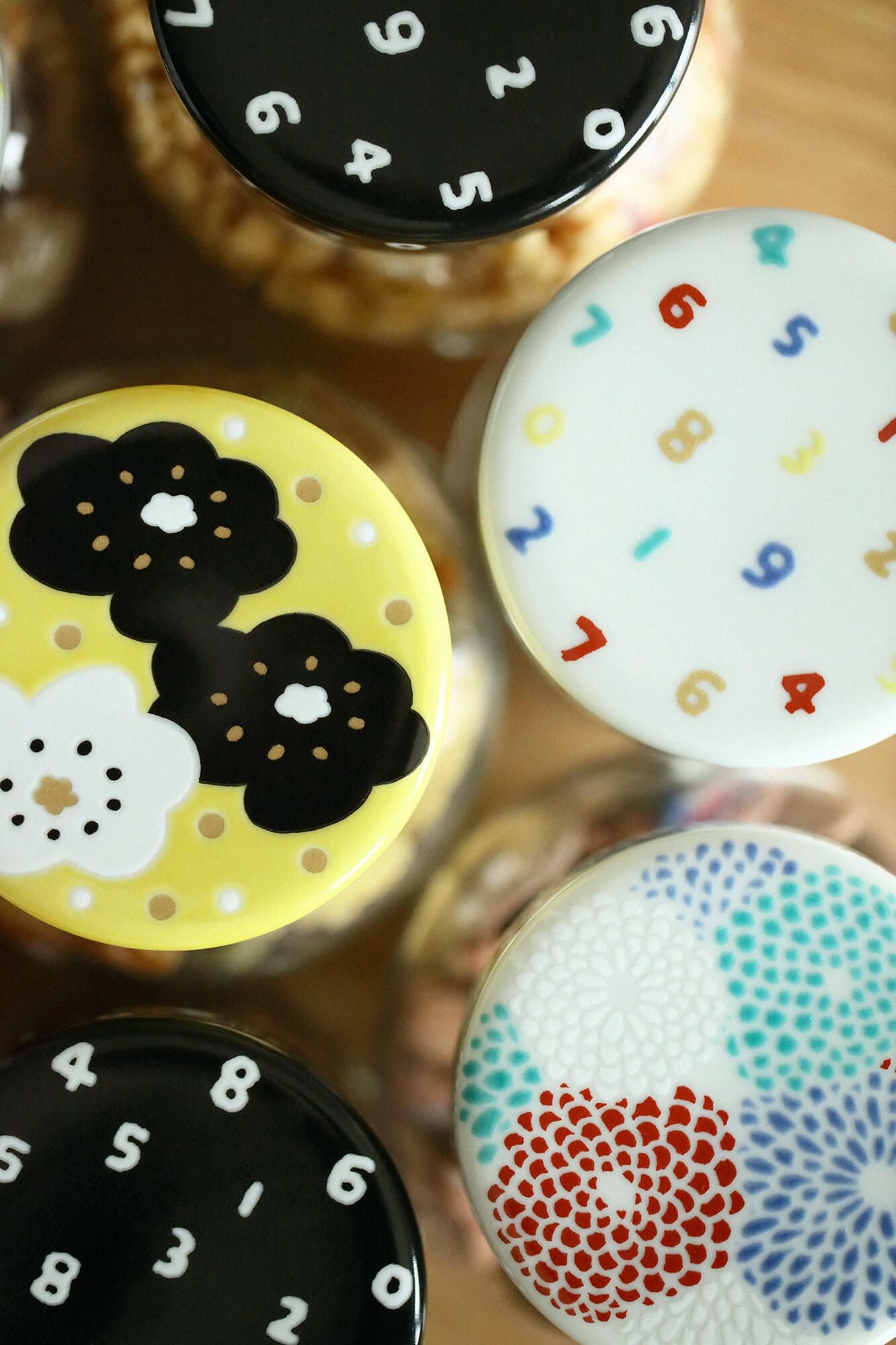 Kutani ware pattern lid & glass bottle Round bottle / Chrysanthemum