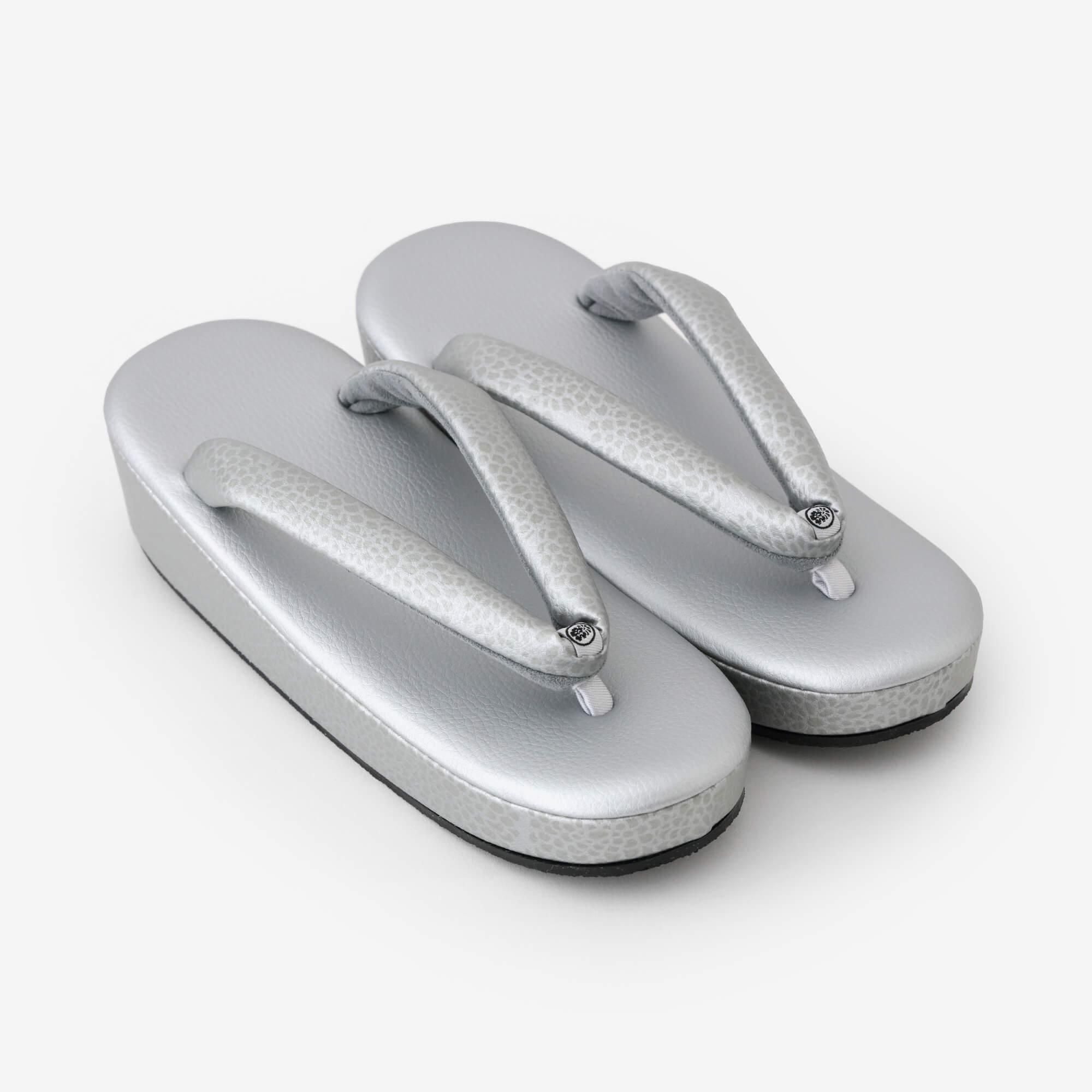 西陣草履(にしじんぞうり)/菊づくし 燻銀(いぶしぎん)