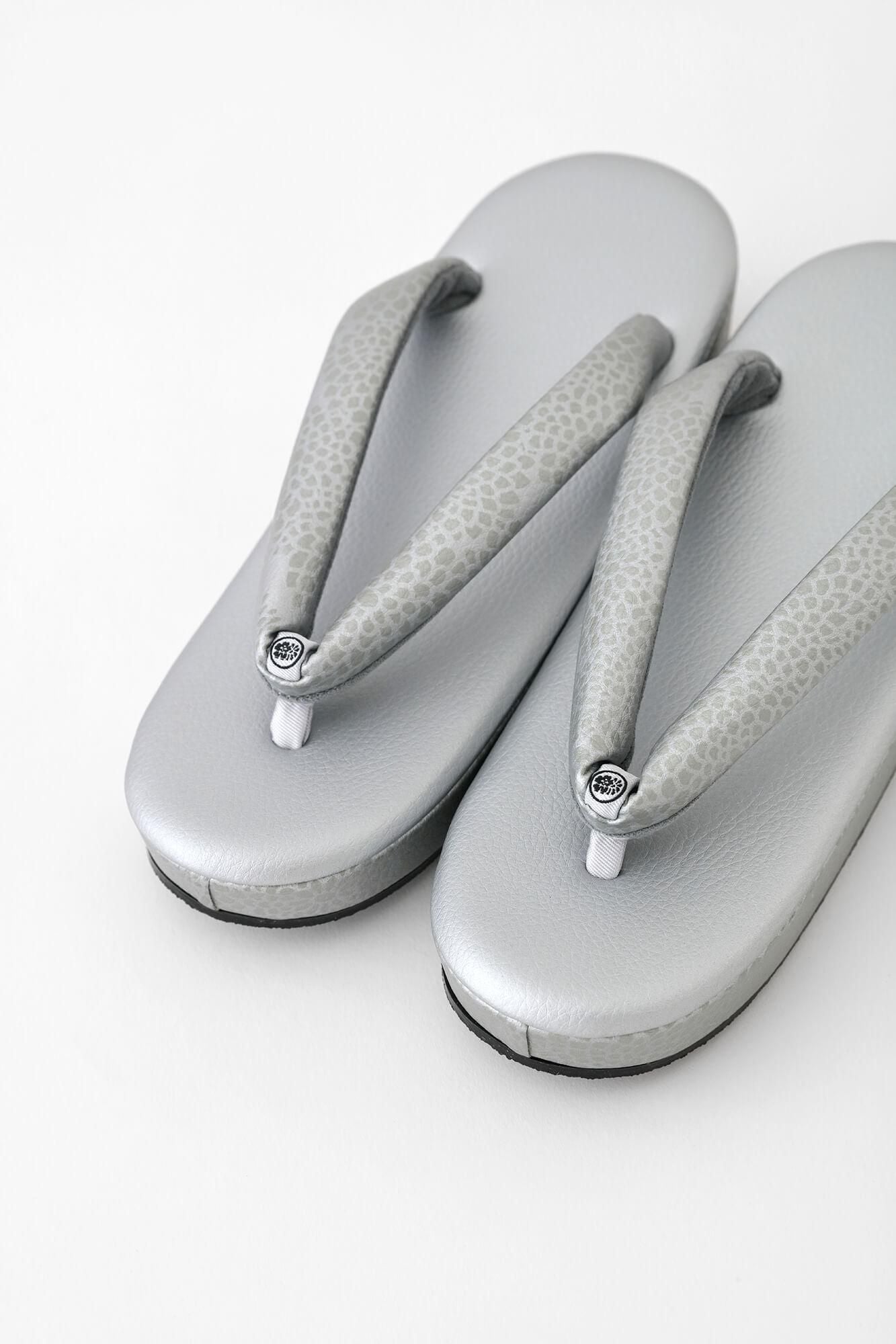 西陣草履(にしじんぞうり)/菊づくし 燻銀(いぶしぎん)