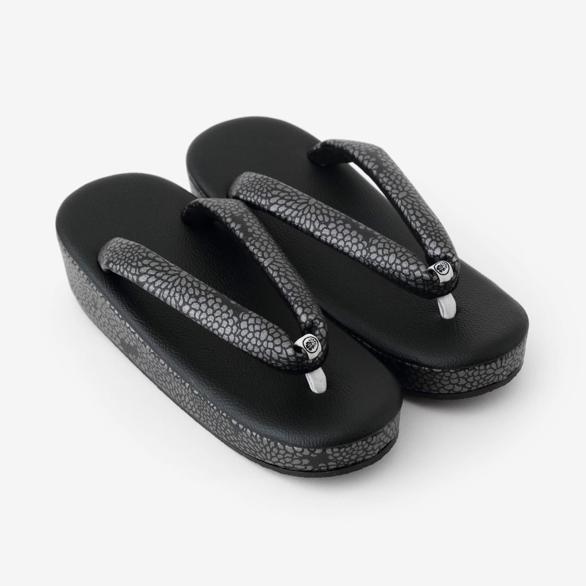 SOU・SOU 新品 西陣草履 菊づくし 黒鉛（くろなまり）M 西陣草履（にしじんぞうり）／菊づくし 濡羽色（ぬればいろ）