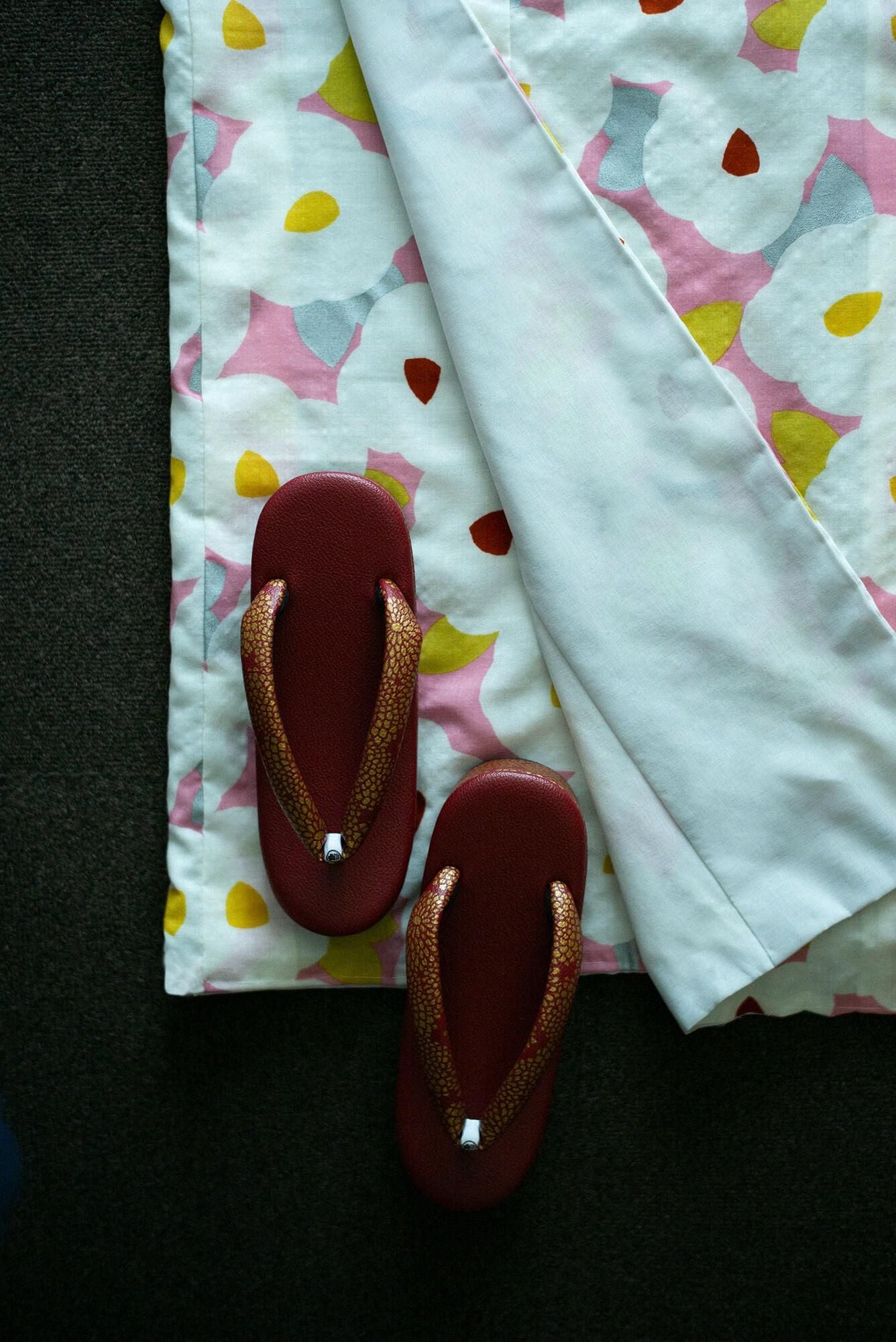 니시 진 조리 /국화 빨강색