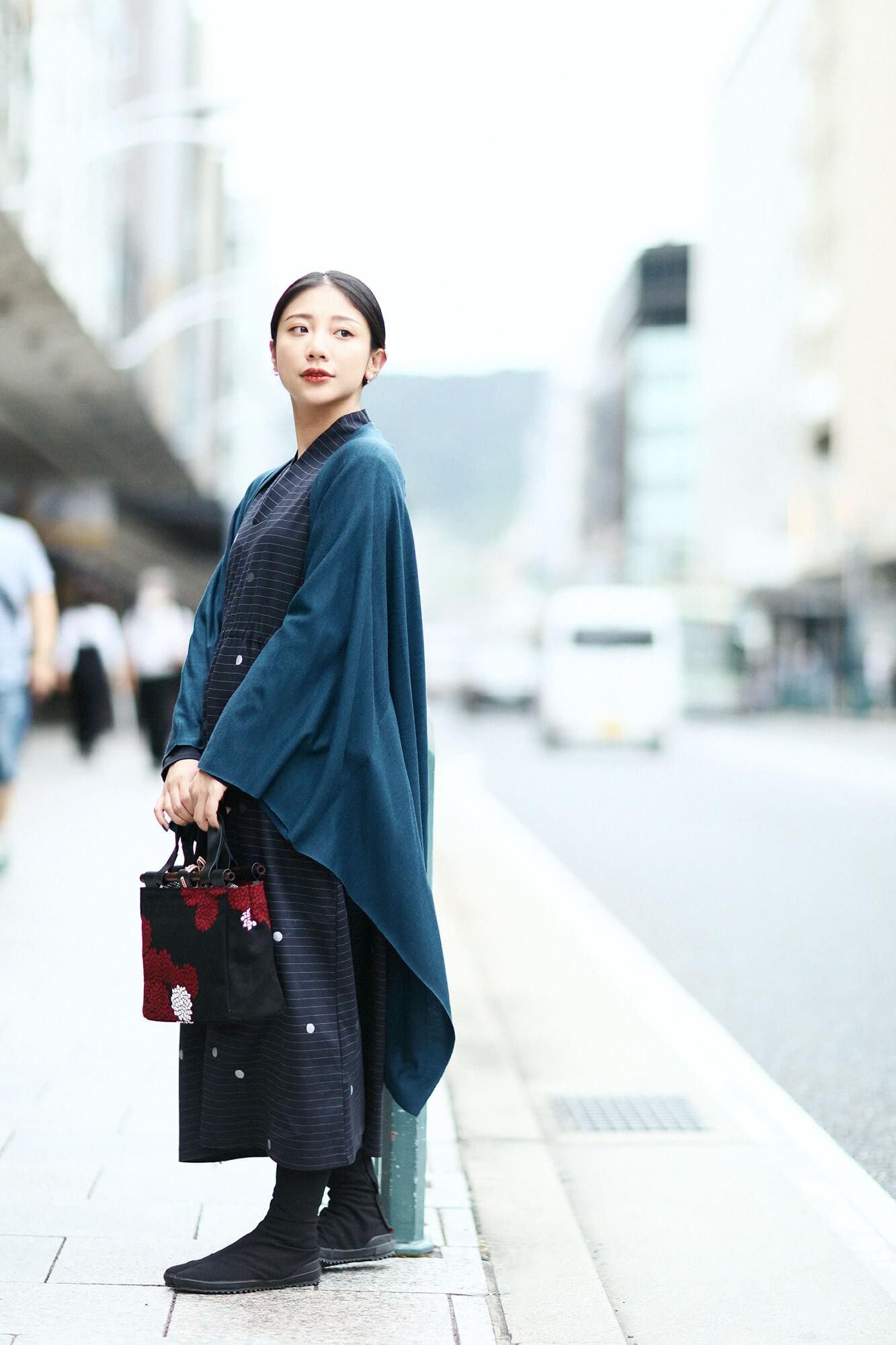 Michiyuki Kobako(Domichiyuki Kobako)染色竹(有些) /菊花上的菊花