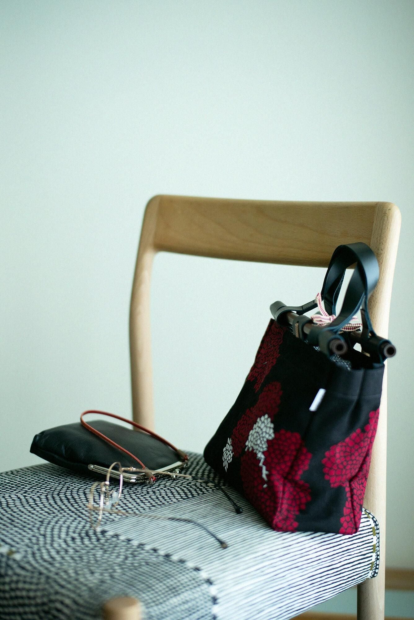 Michiyuki Kobako(Domichiyuki Kobako)染色竹(有些) /菊花上的菊花