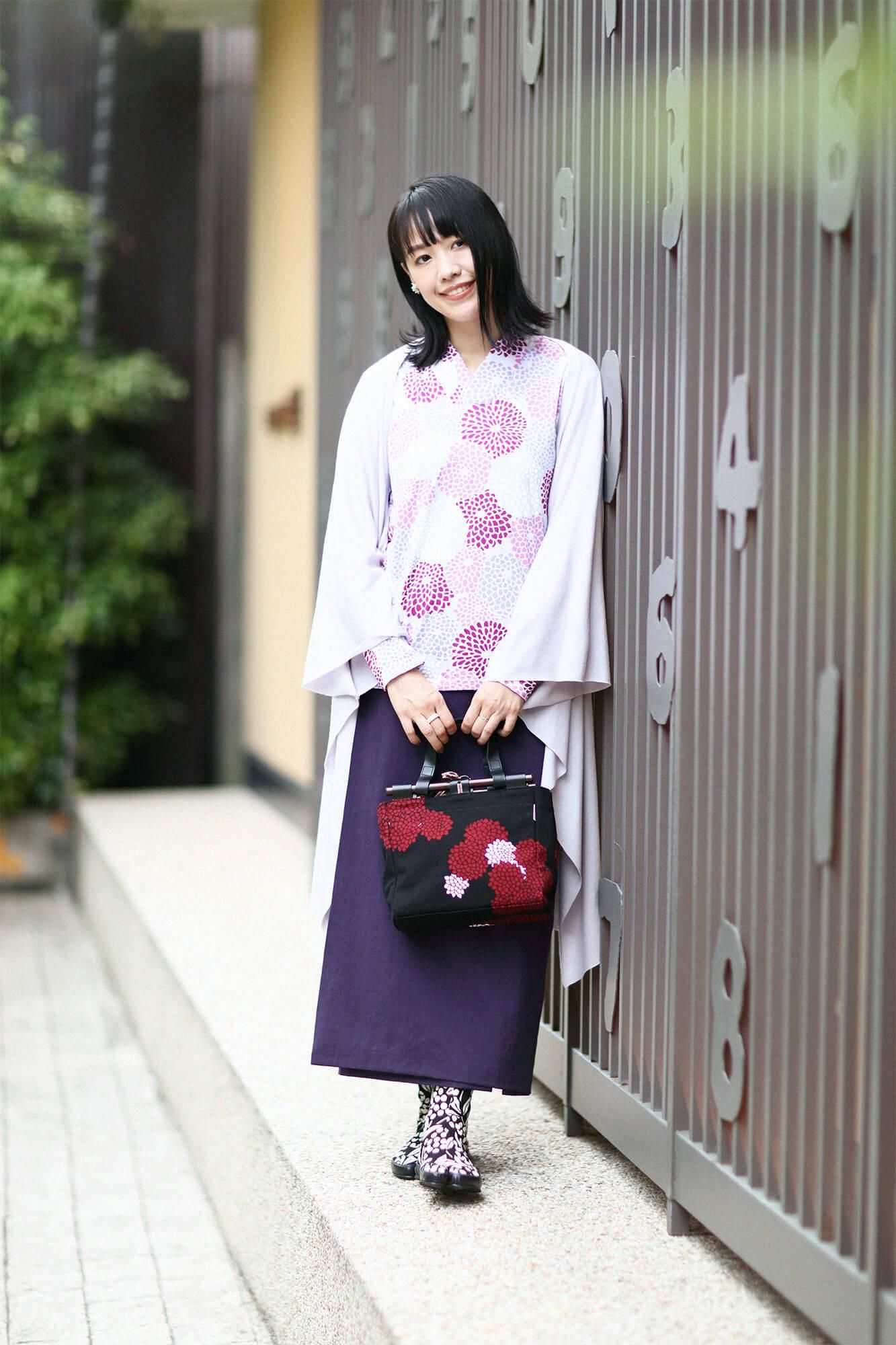 Michiyuki Kobako(Domichiyuki Kobako)染色竹(有些) /菊花上的菊花