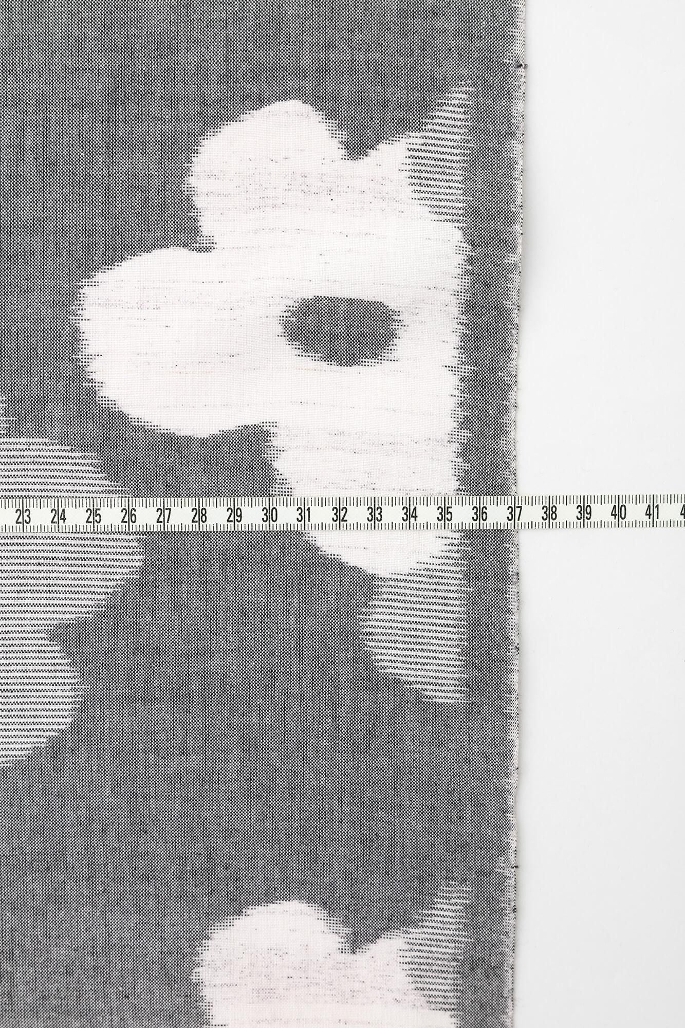 Textile sold in cuts (Kurume Kasuri)/Layered-flowers Heather ash (Light Gray)<50cm>