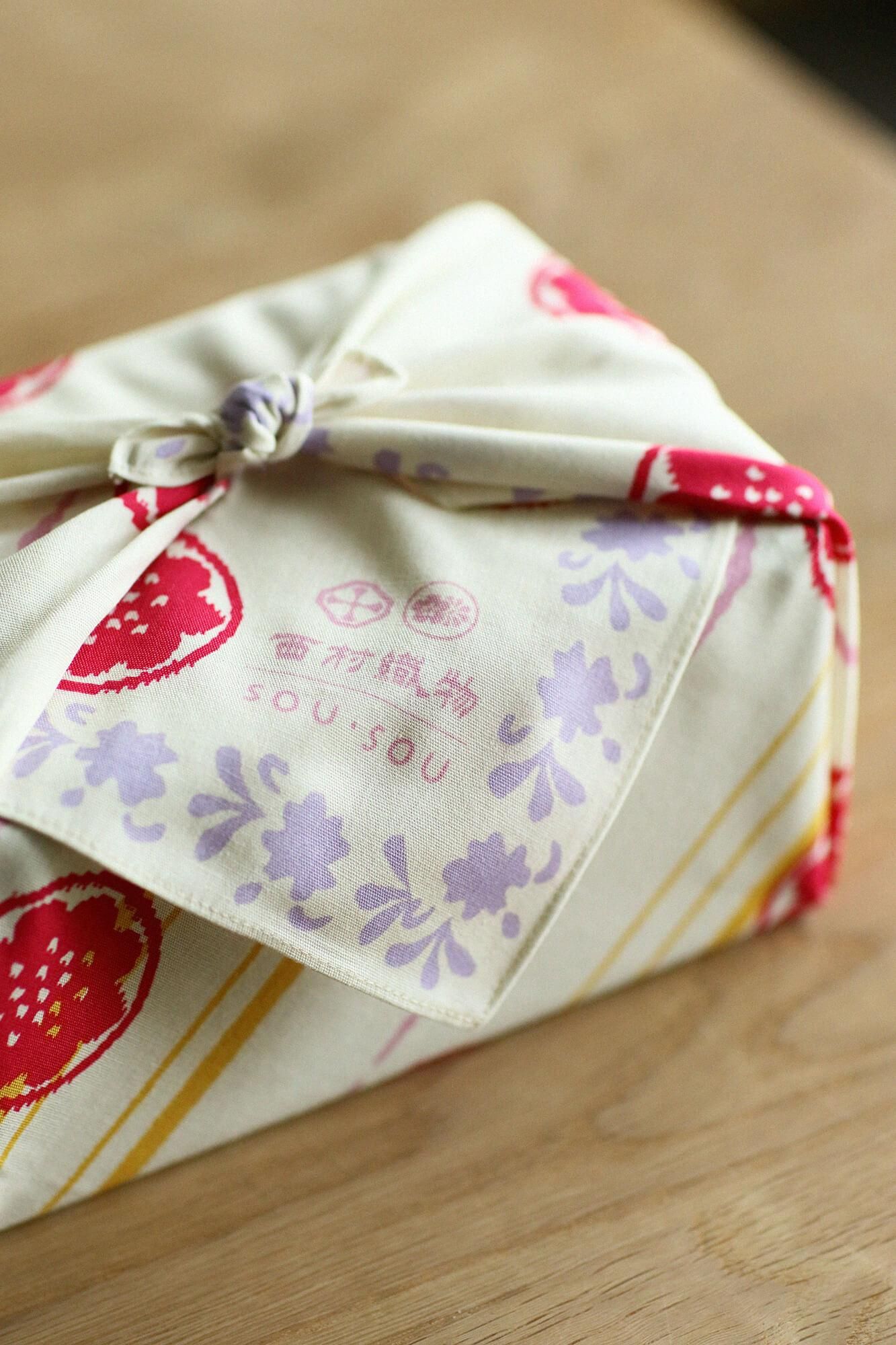 Hakata New Kenjo Small Furoshiki (wrapping cloth) / Creamy-white