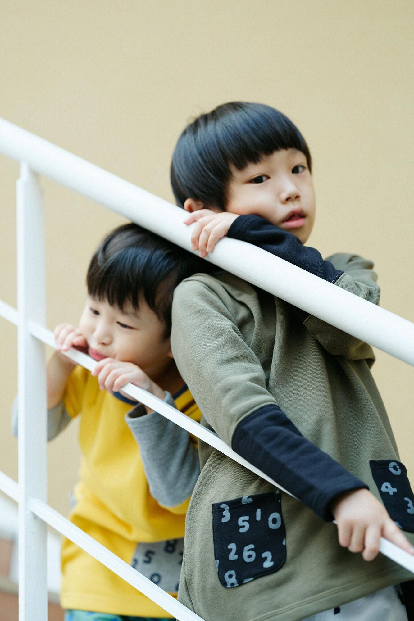 ●うらけ ちがいそでひふ かたあげ/ふかみどりいろ×まっくろ