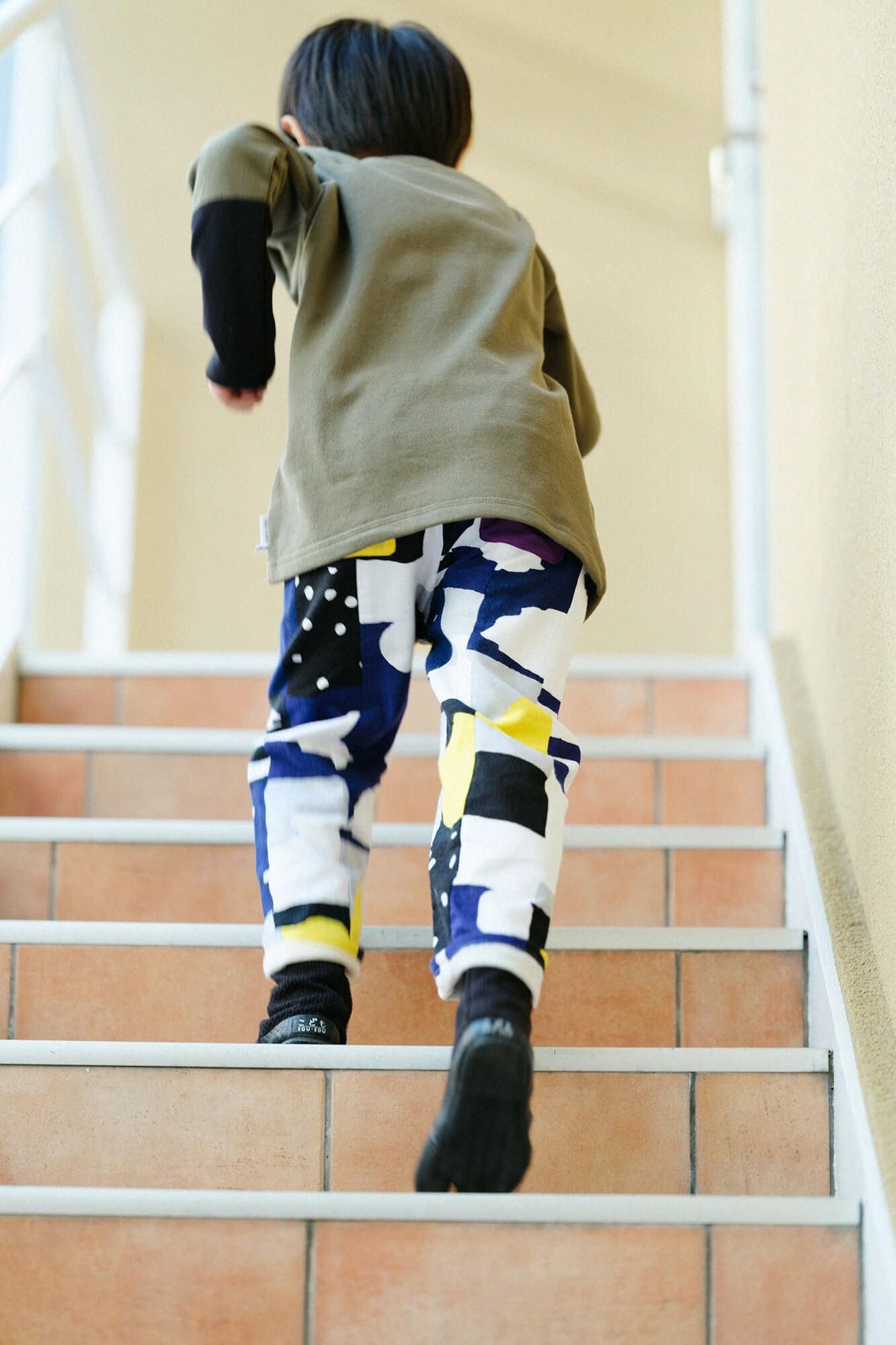 ●うらけ ちがいそでひふ かたあげ/ふかみどりいろ×まっくろ