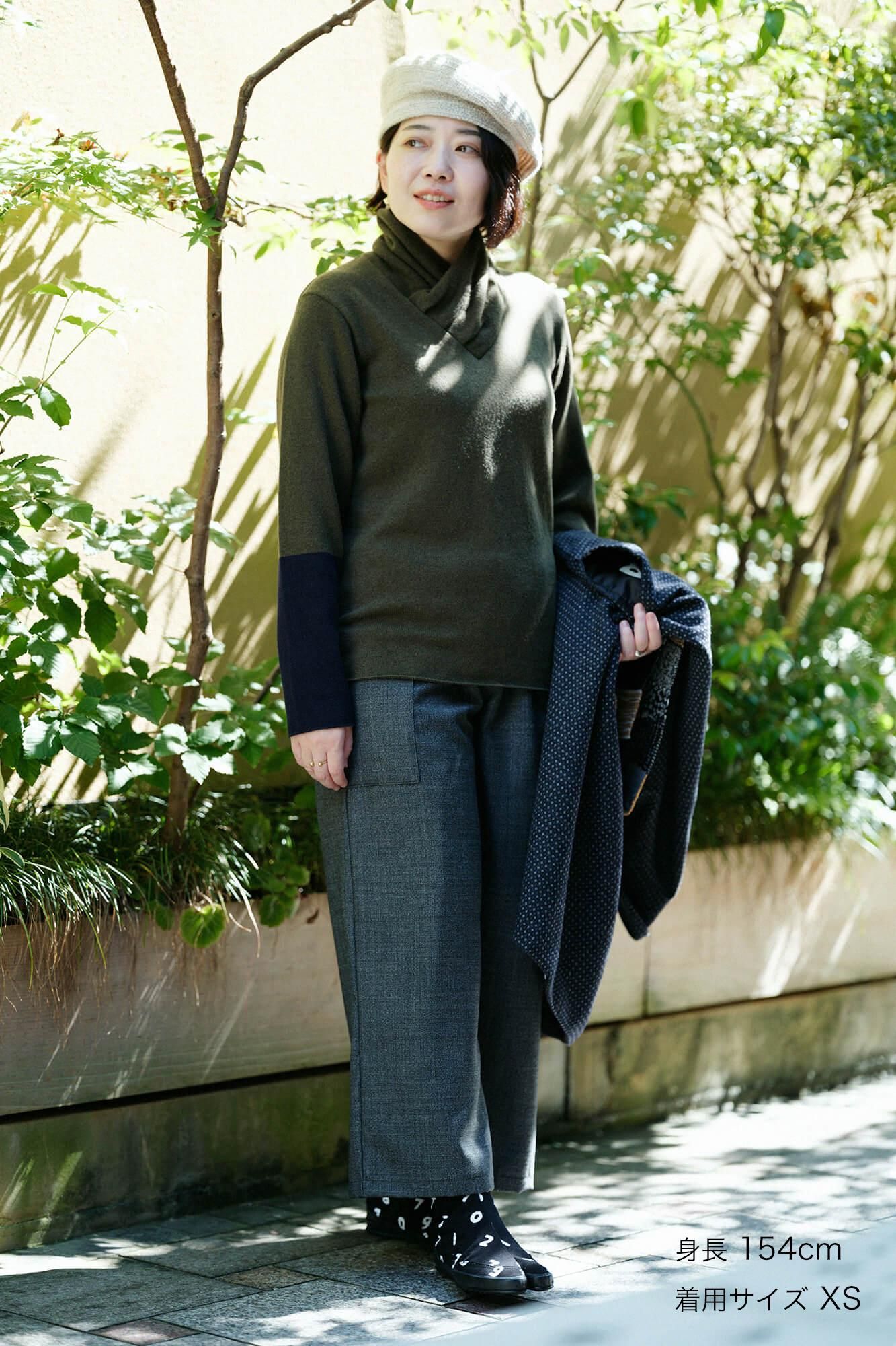 【net limited】Washable Wool Knit Turtle Neck Shirt Bi-color Sleeve / Olive Green x Dark Navy