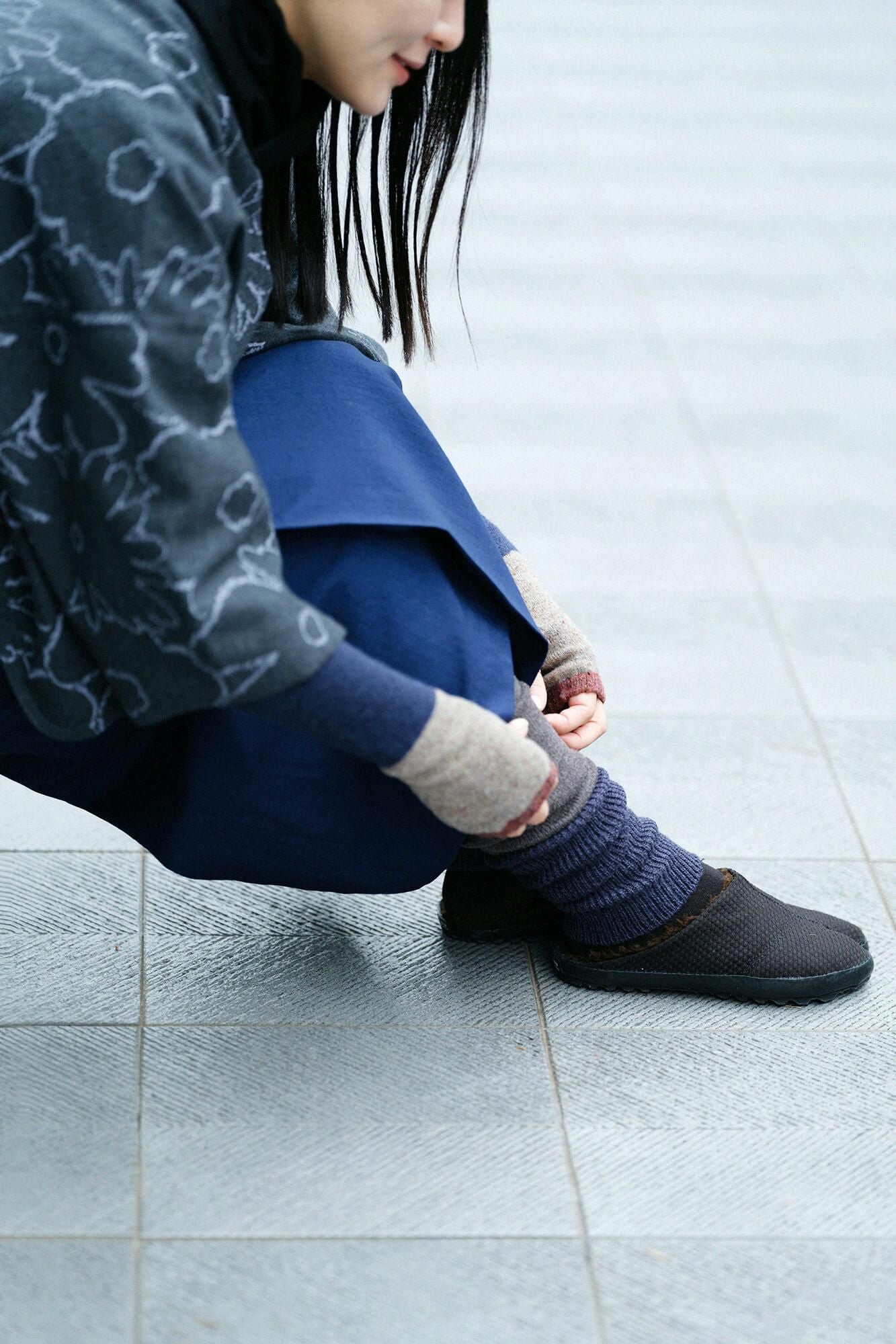 Knit Leg Warmer / Charcoal Grey 2