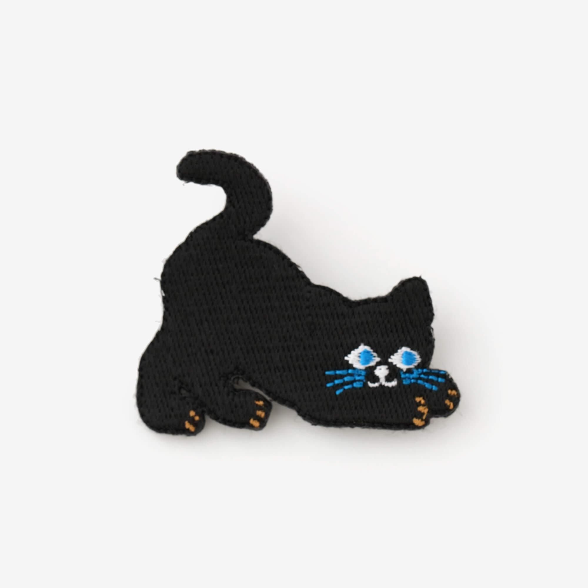 刺繍飾り（ししゅうかざり）／くろねこ