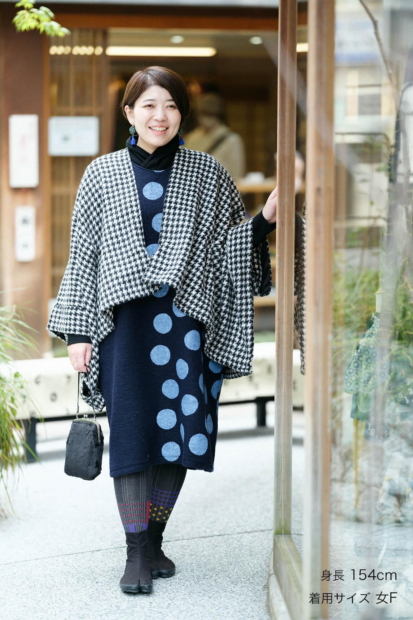 【net限定】梳毛(そもう) 千鳥格子織(ちどりごうしおり) きさらぎ 短丈/濡羽色(ぬればいろ)×生白(きじろ)