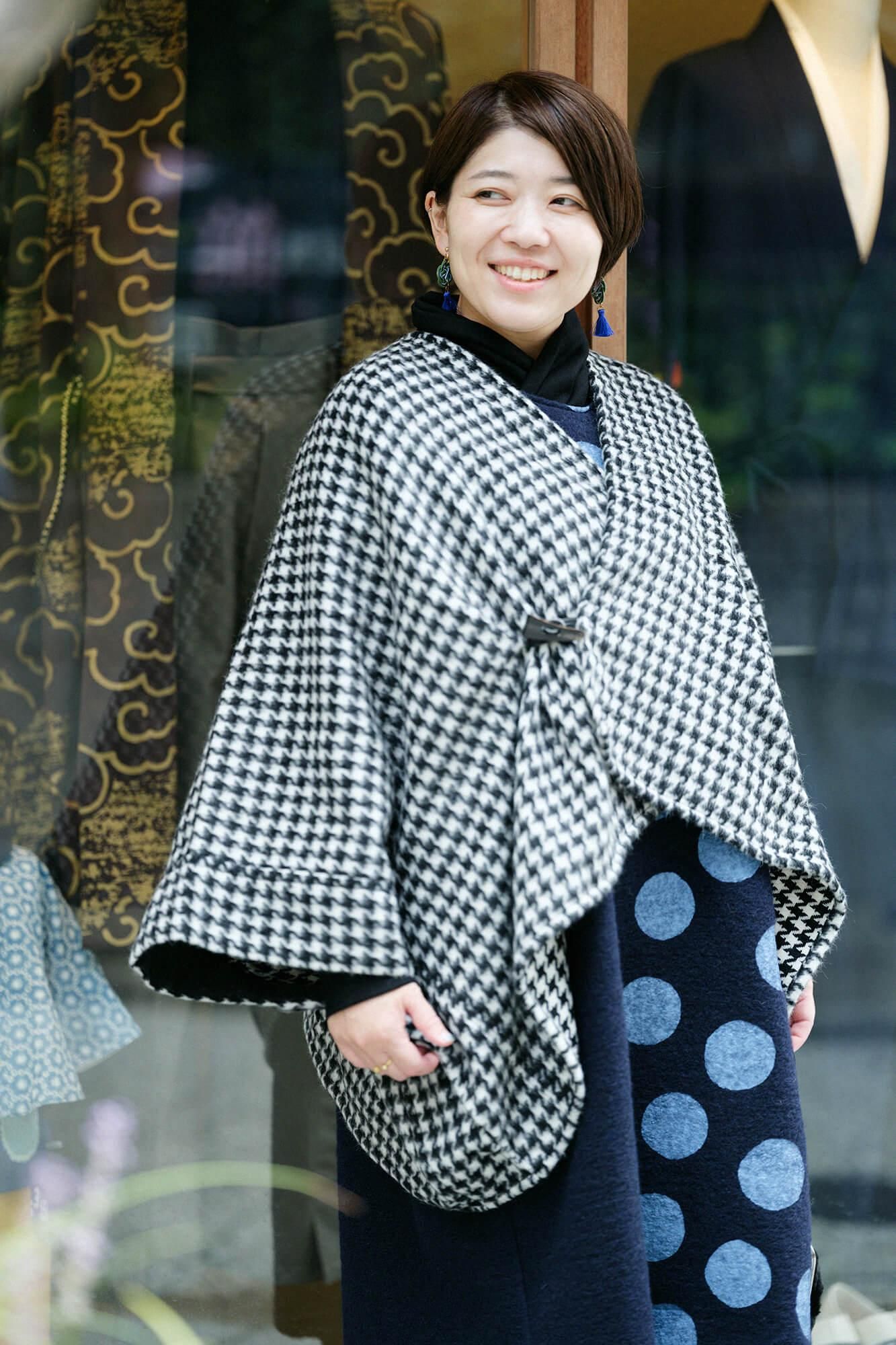 【net限定】梳毛(そもう) 千鳥格子織(ちどりごうしおり) きさらぎ 短丈/濡羽色(ぬればいろ)×生白(きじろ)