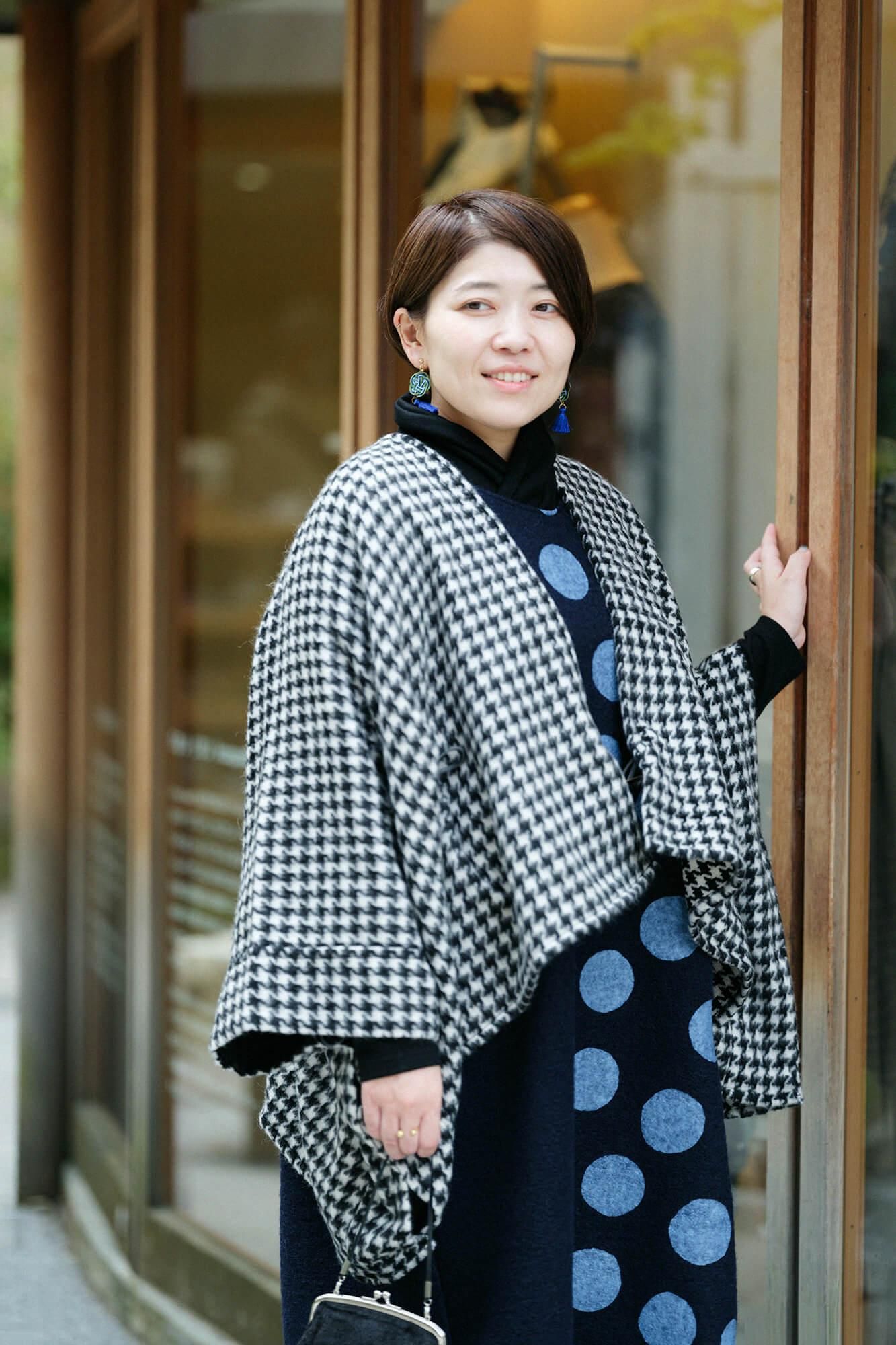 【net限定】梳毛(そもう) 千鳥格子織(ちどりごうしおり) きさらぎ 短丈/濡羽色(ぬればいろ)×生白(きじろ)