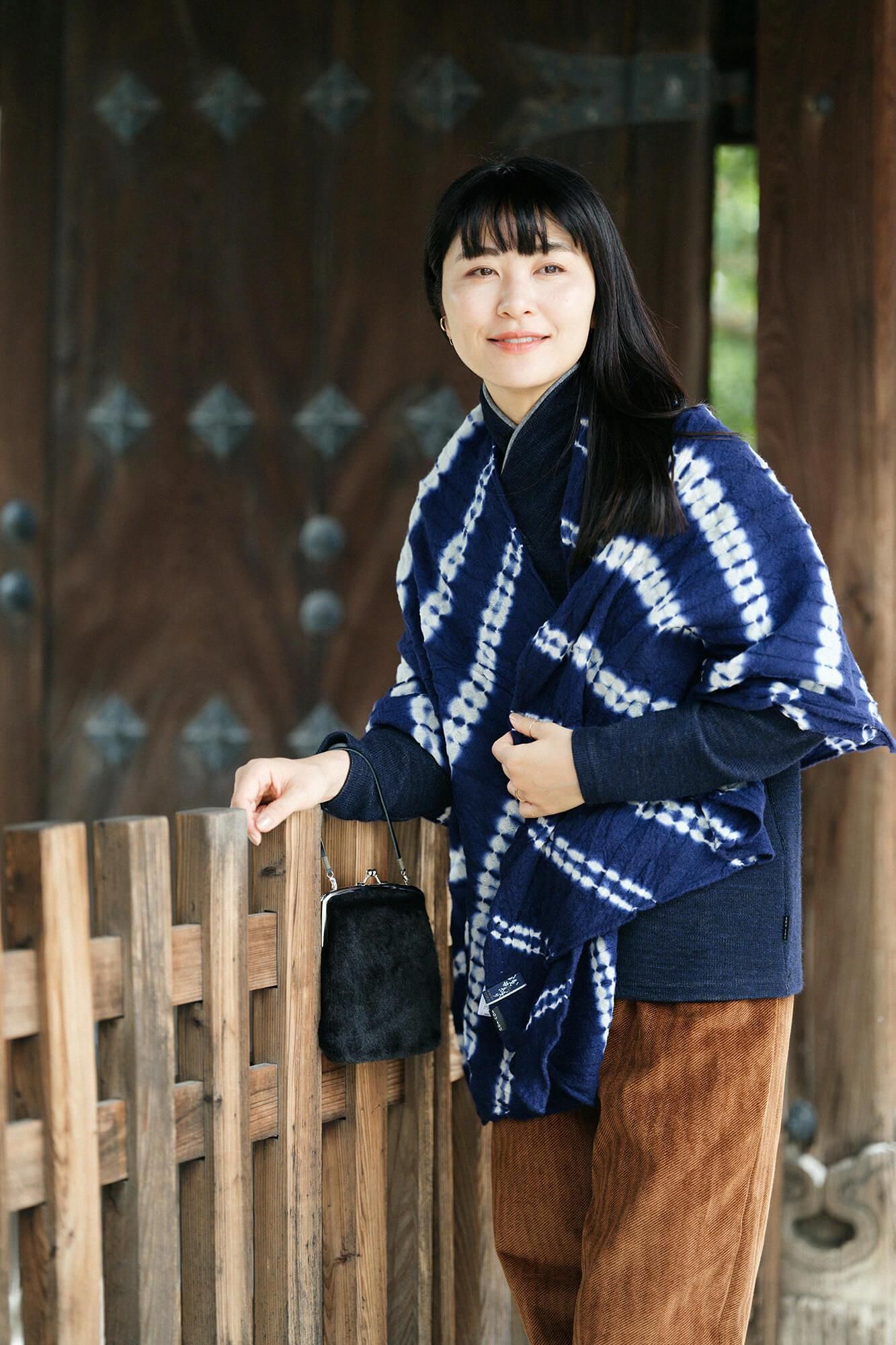 【官網限定】淺井紮染縮絨披肩劍先/手捲紮染暗藍色