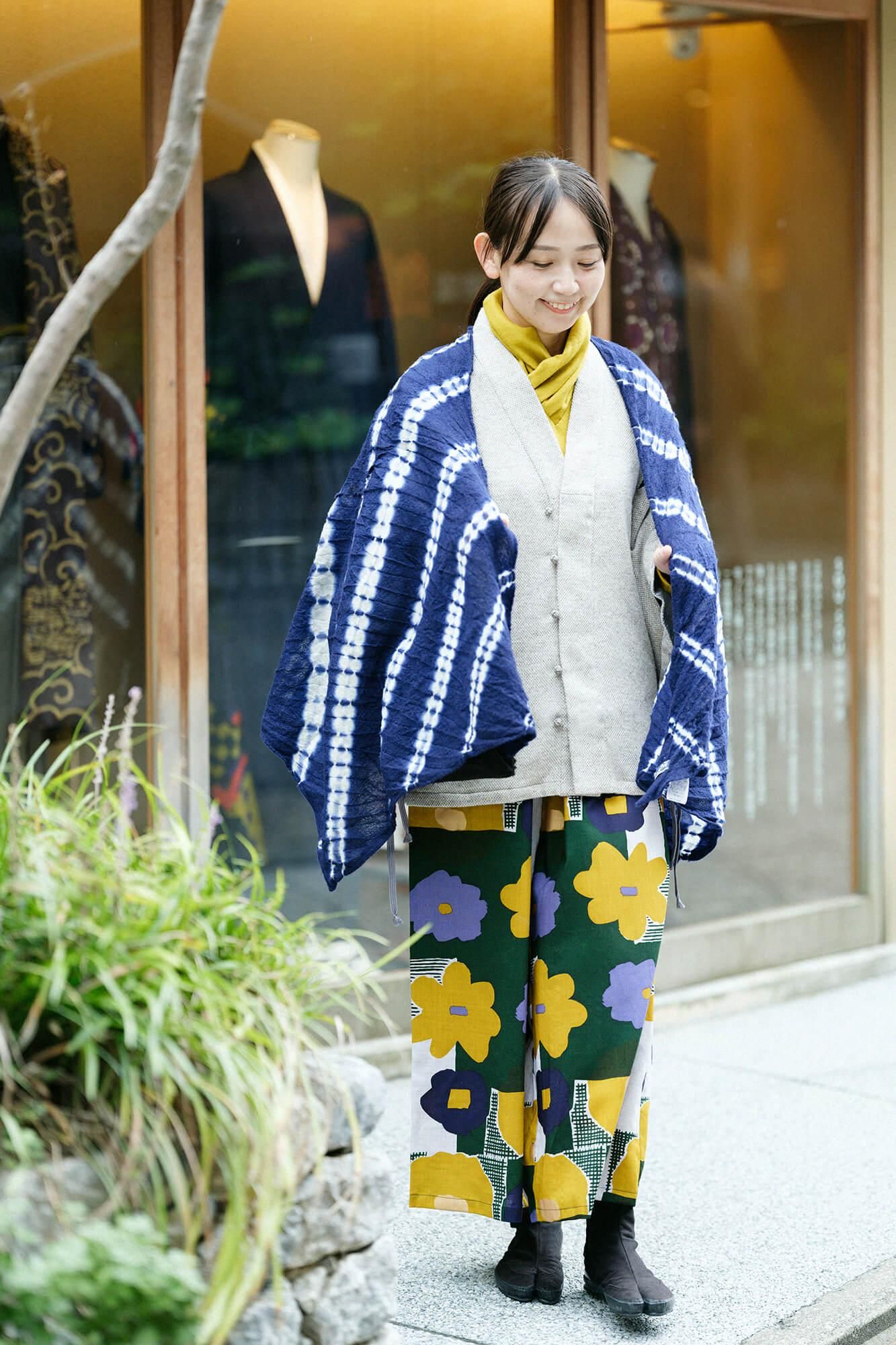 【官網限定】淺井紮染縮絨披肩劍先/手捲紮染暗藍色