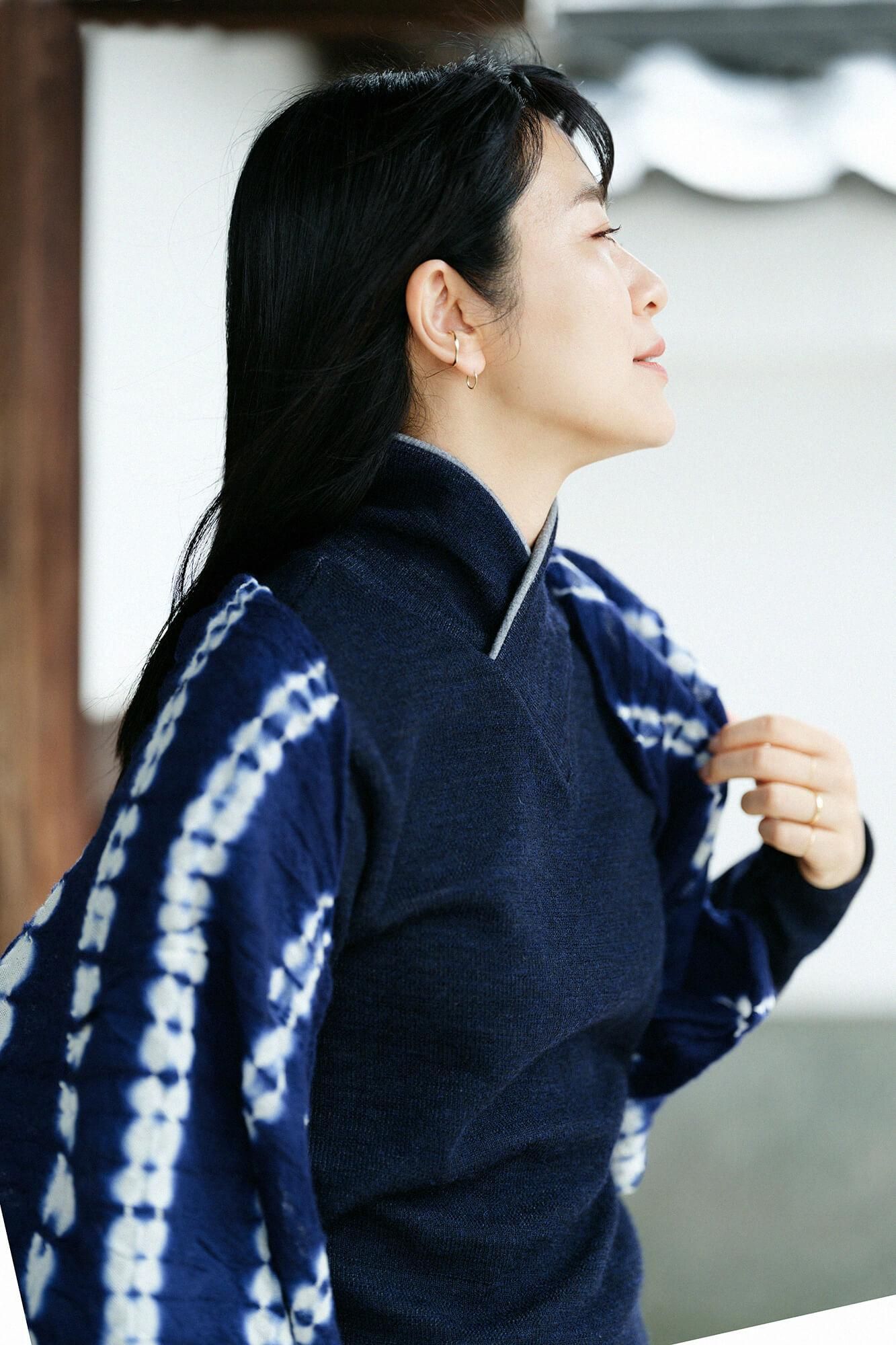 【官網限定】淺井紮染縮絨披肩劍先/手捲紮染暗藍色