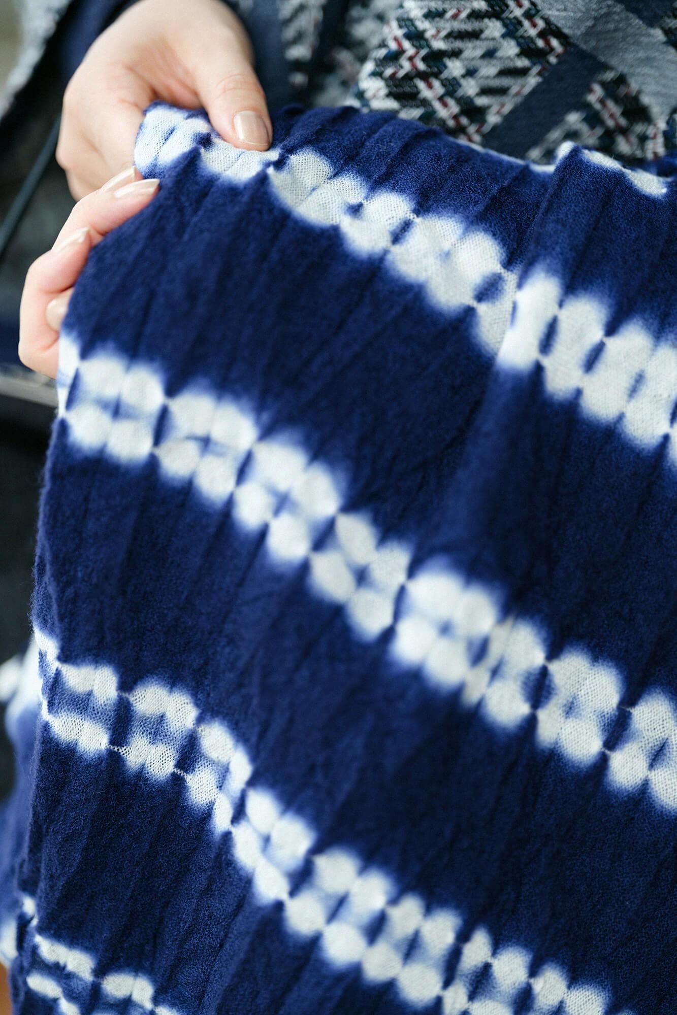 【官網限定】淺井紮染縮絨披肩劍先/手捲紮染暗藍色