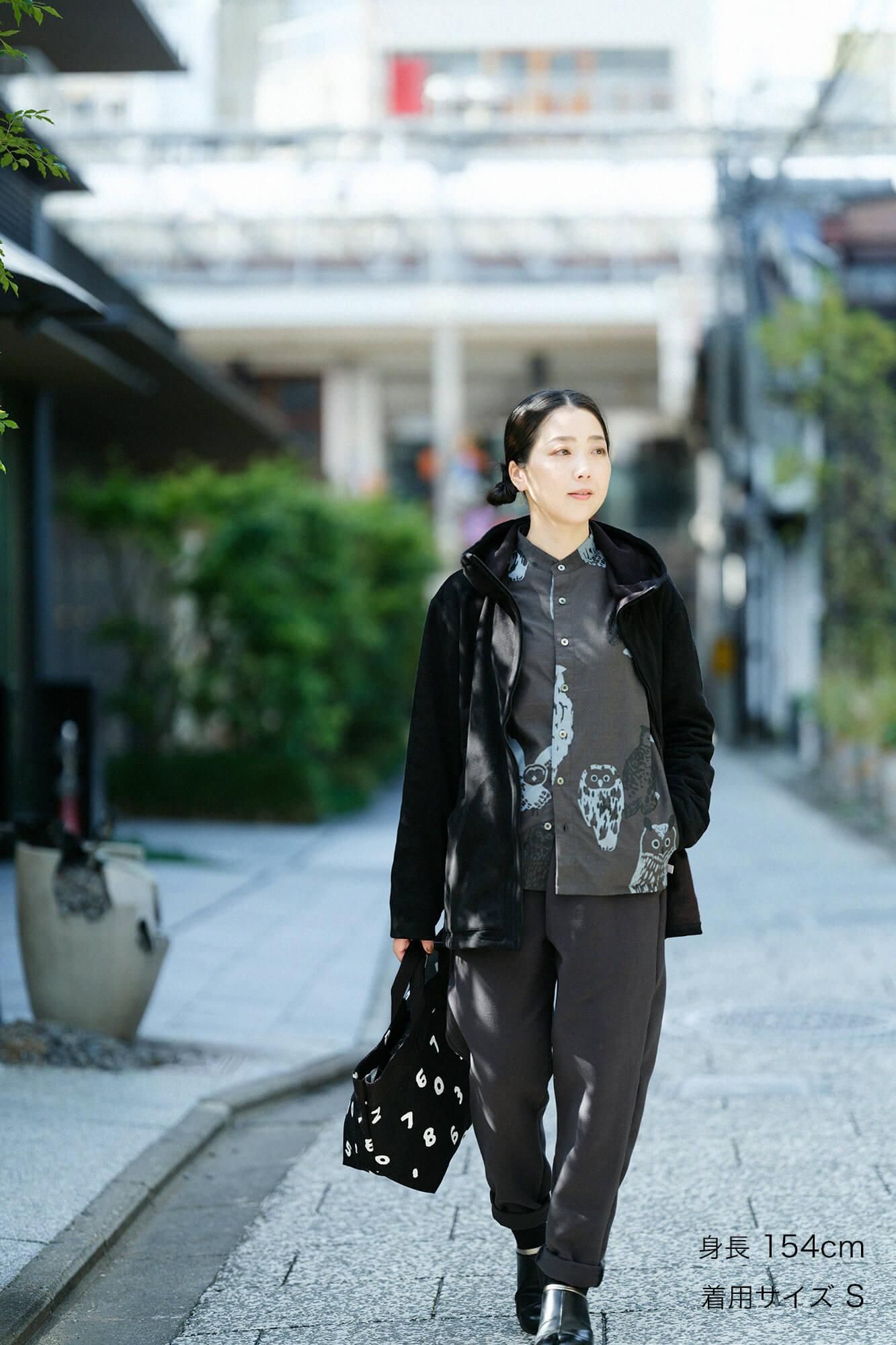 【online한정】우라케페이크 누벅 후드/검은색