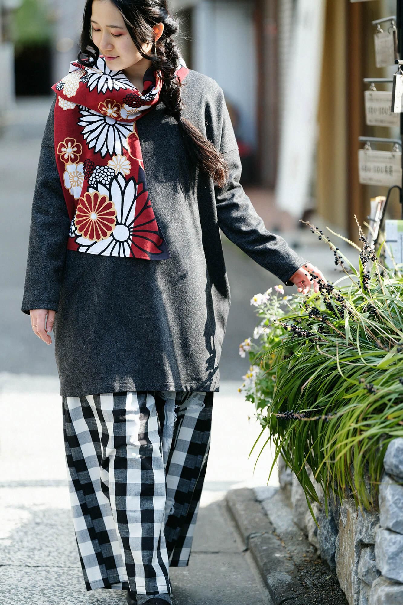 Isemomen Cotton Scarf / Gold Damask Bright