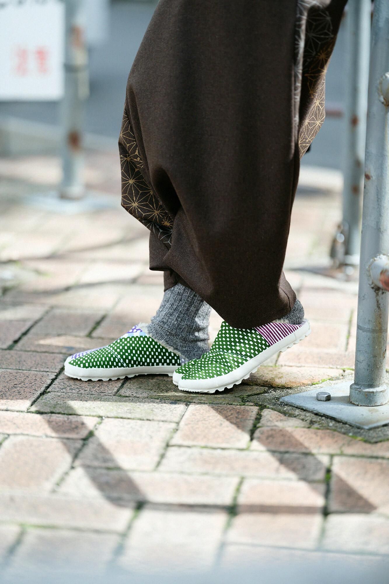 Split Toe Tabi Slip-on Boa/Lines and Dots Riverside