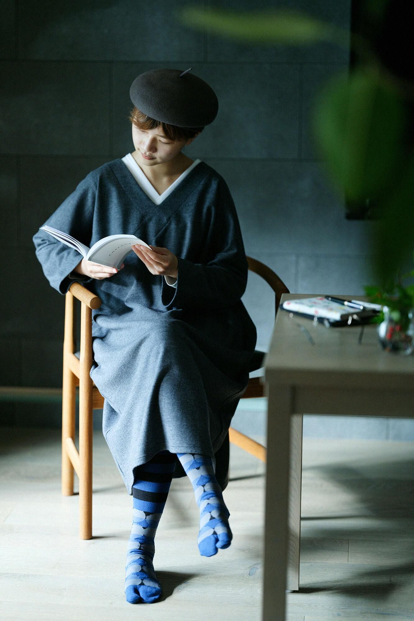 分趾襪(膝蓋長度)/彈珠與橫紋 寶藍色