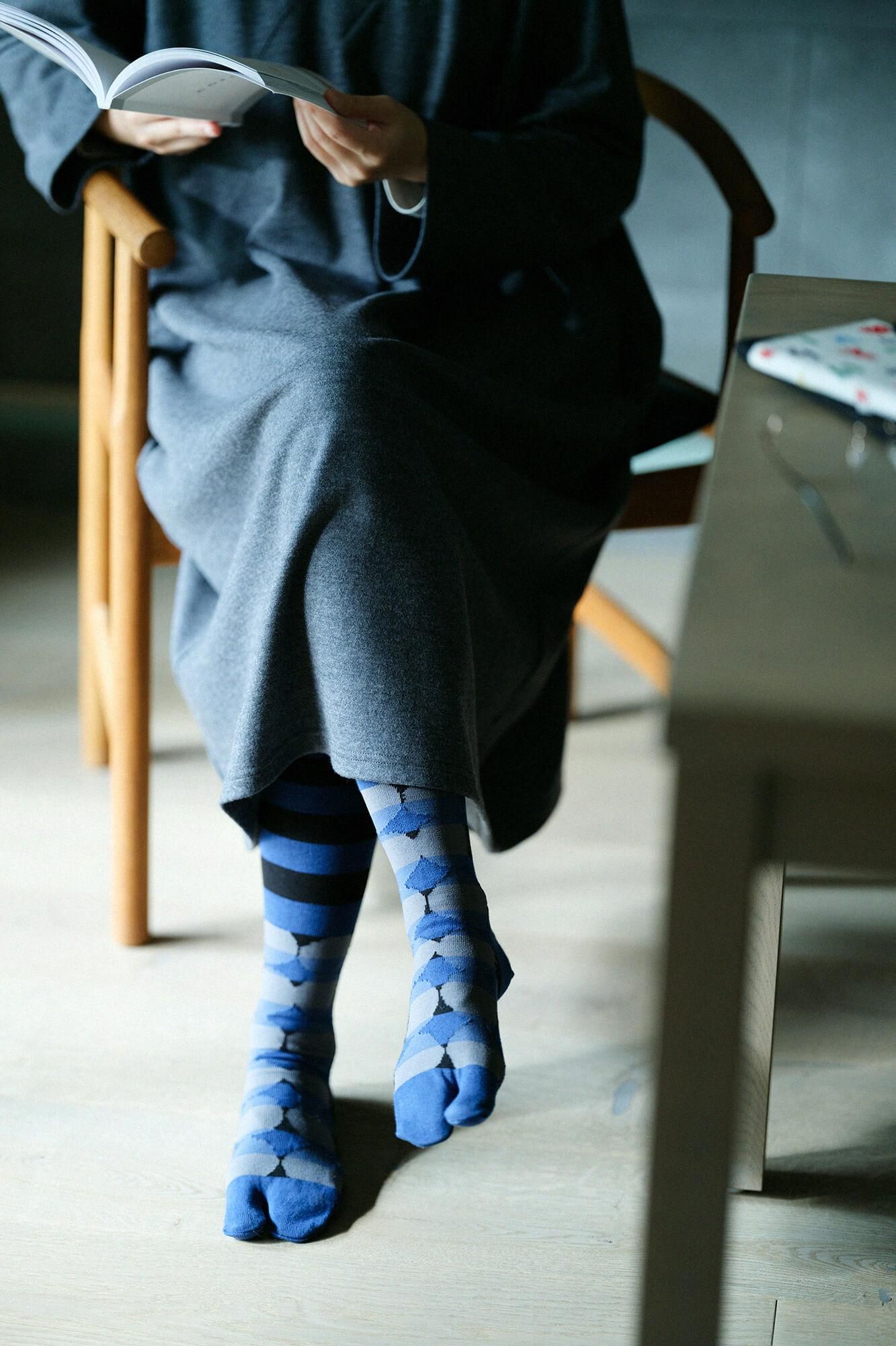 分趾襪(膝蓋長度)/彈珠與橫紋 寶藍色