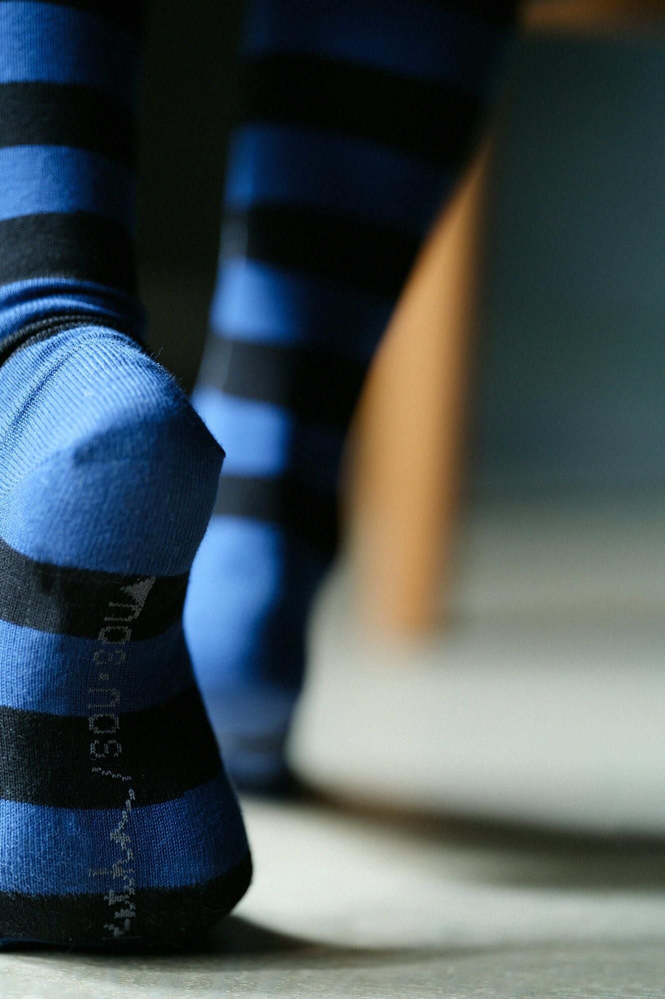 分趾襪(膝蓋長度)/彈珠與橫紋 寶藍色