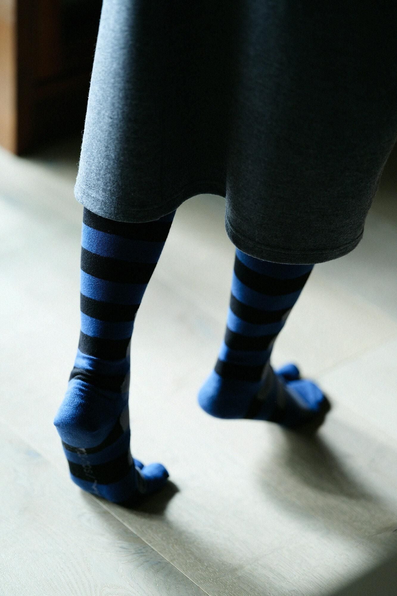 分趾襪(膝蓋長度)/彈珠與橫紋 寶藍色