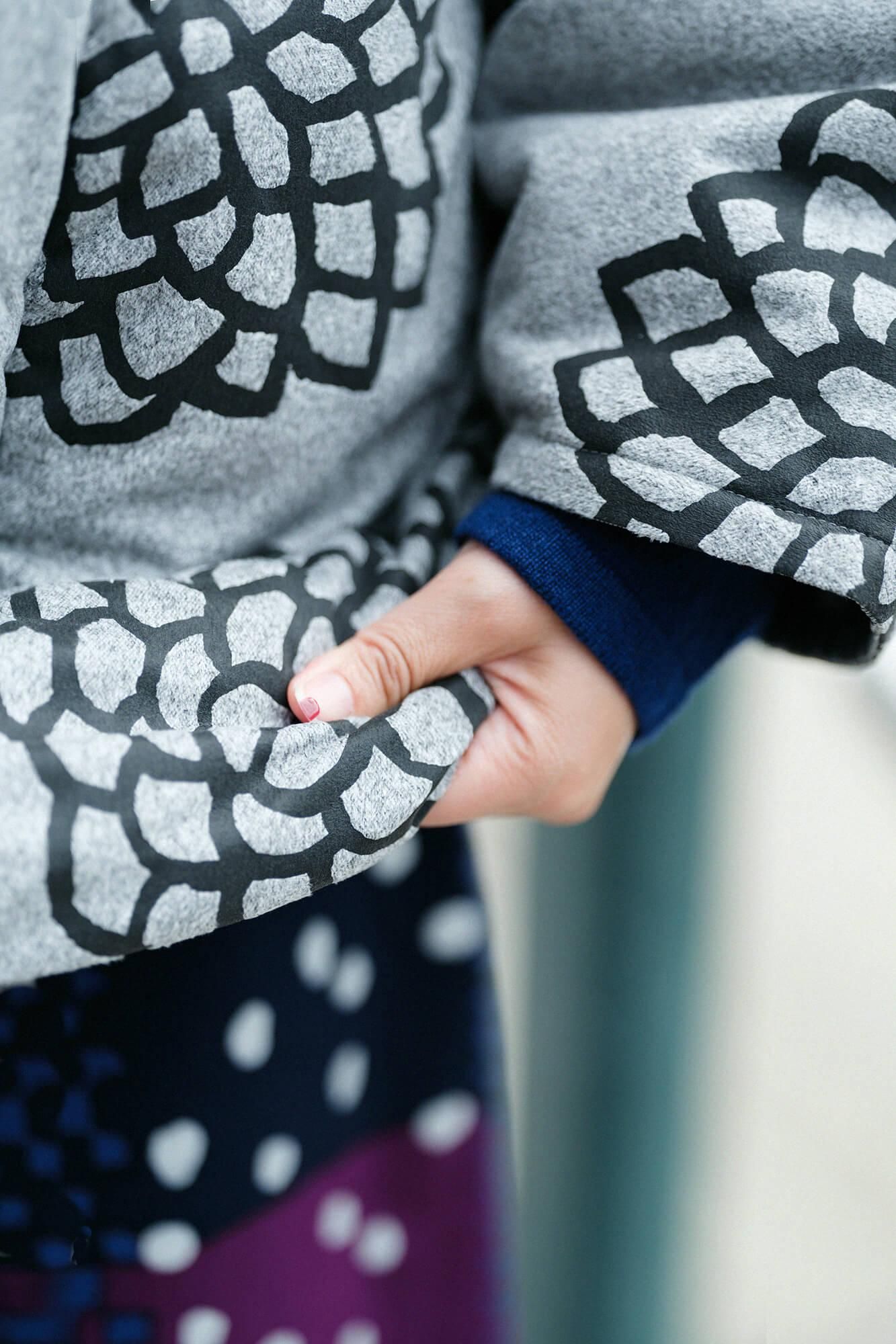 【net limited】Chambray Nel Omigoromo Kimono Coat Padded / Large Chrysanthemum Light Grey