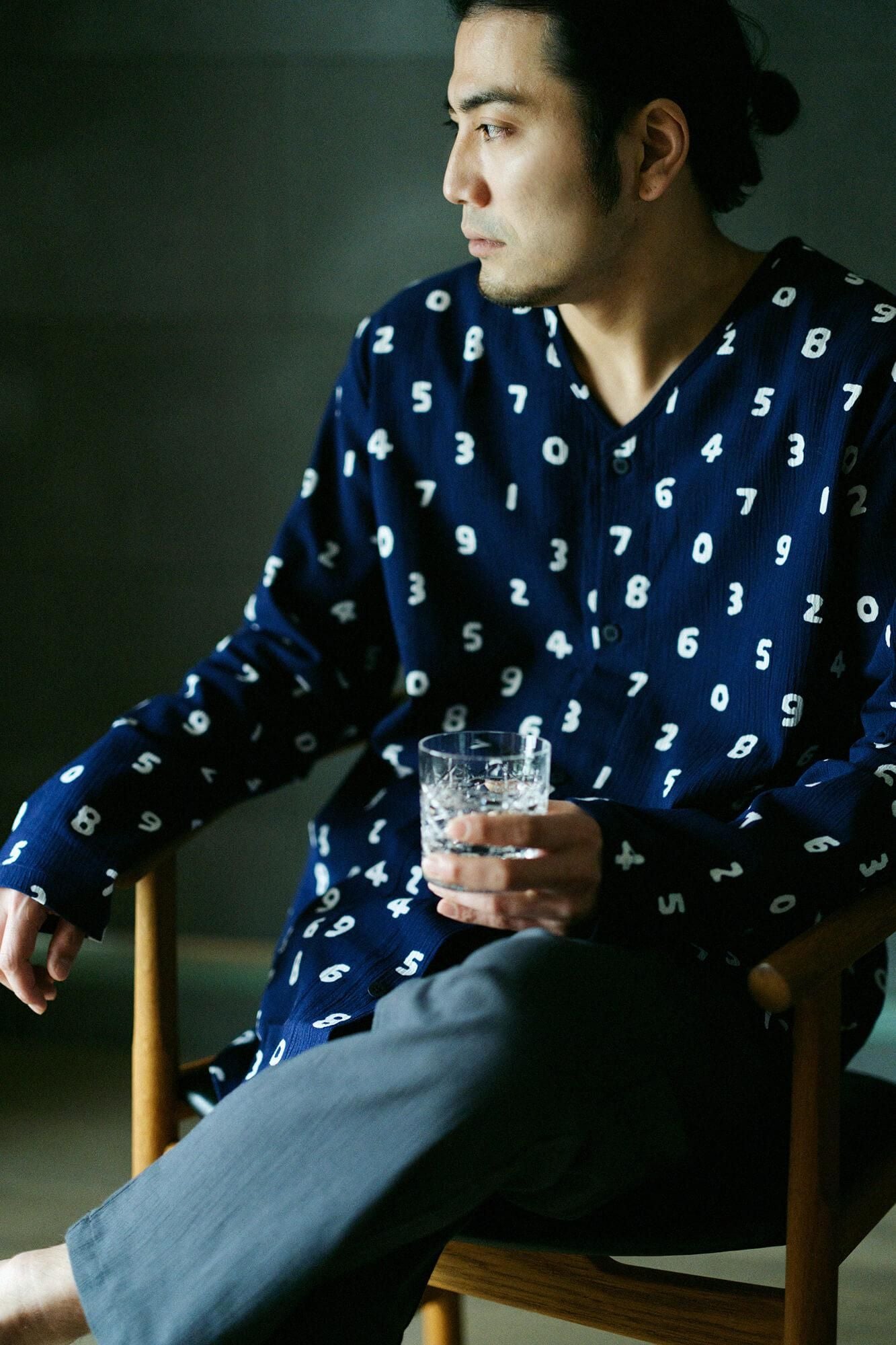 Takashima Chiku 20/20 Pajamas textile en V / So-Su-U Bleu foncé (Noukon) x Deep Lead (Koinatamari)