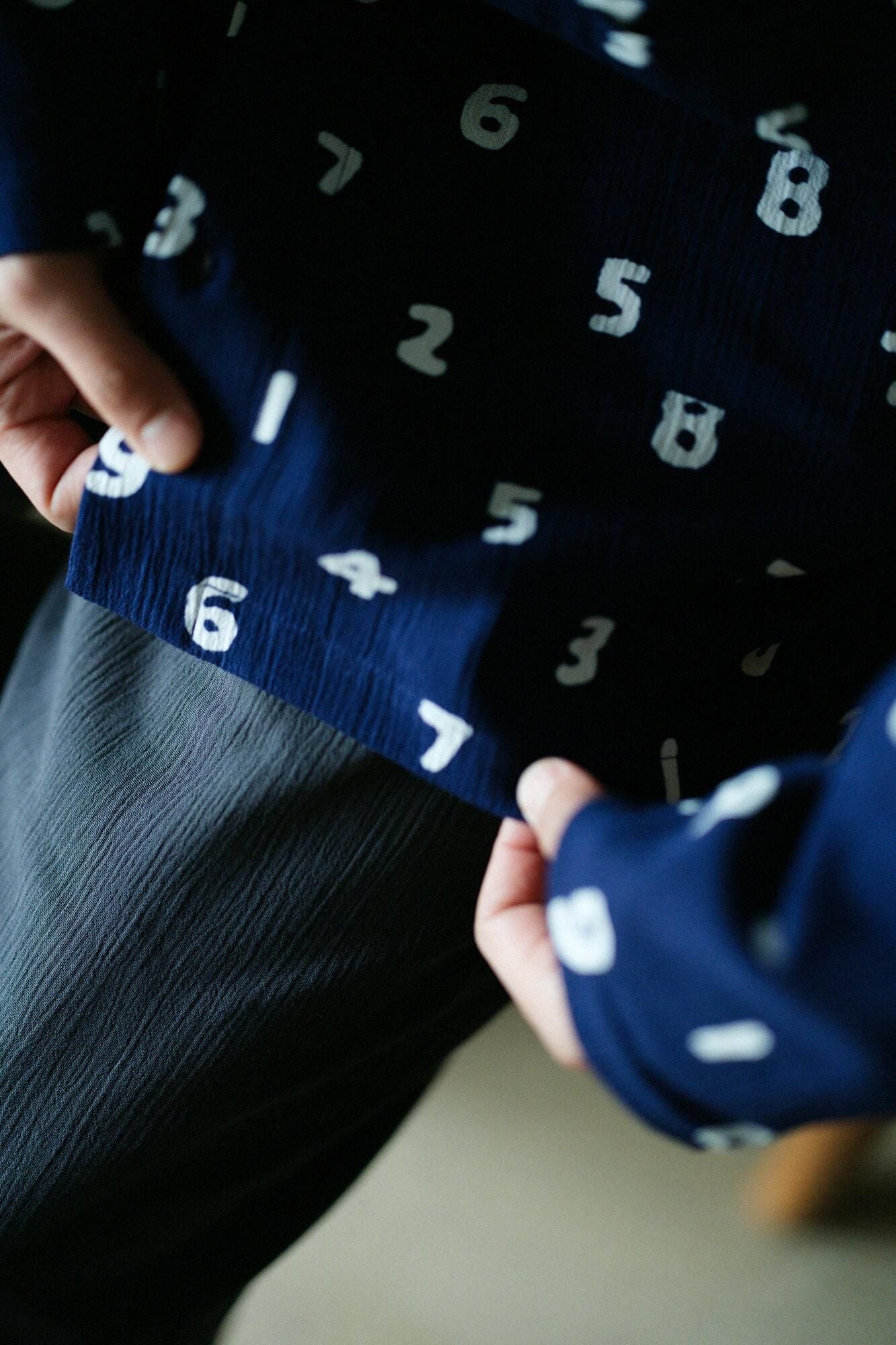 Takashima Chiku 20/20 Pajamas textile en V / So-Su-U Bleu foncé (Noukon) x Deep Lead (Koinatamari)