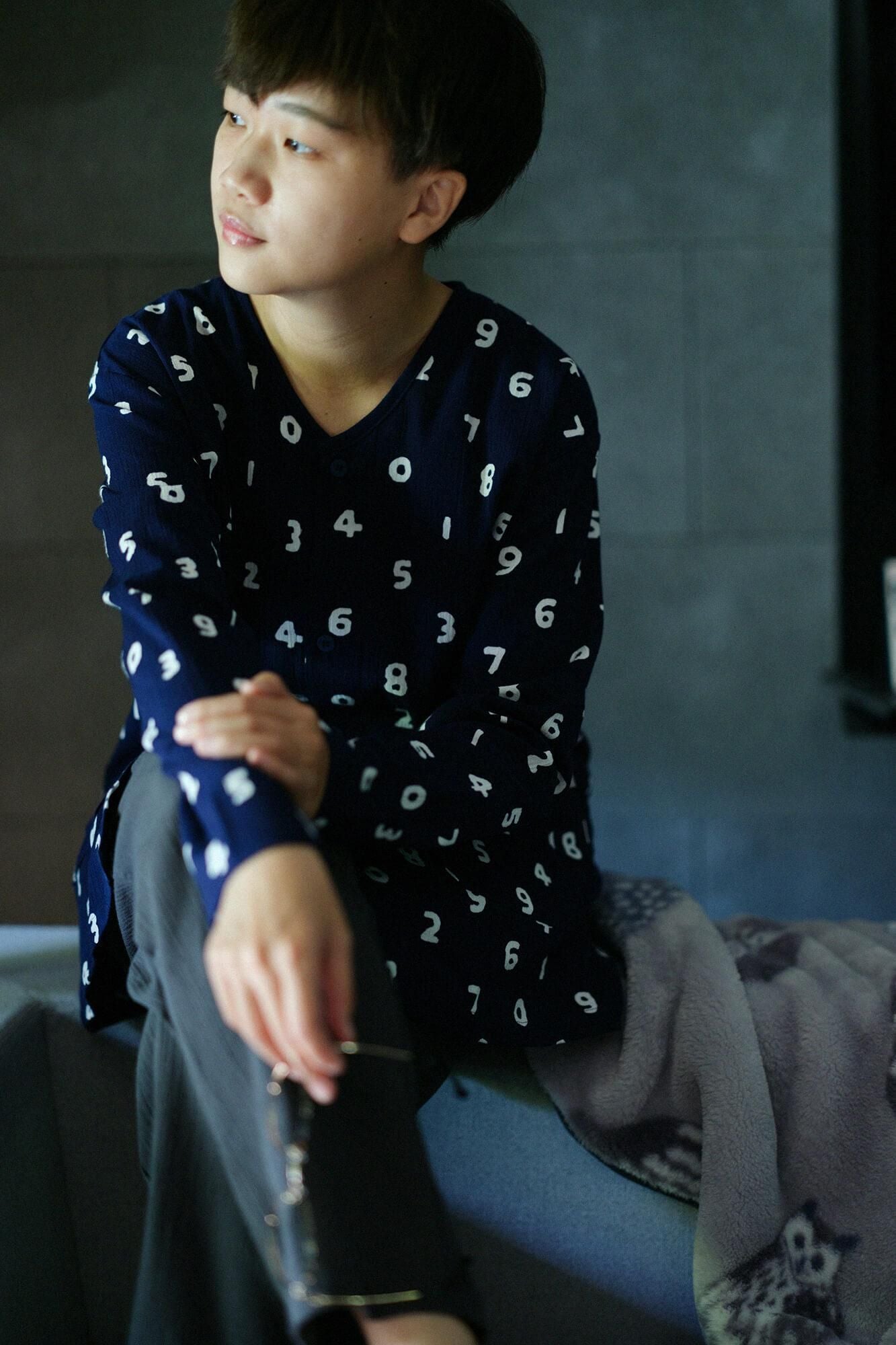 Takashima Chiku 20/20 Pajamas textile en V / So-Su-U Bleu foncé (Noukon) x Deep Lead (Koinatamari)