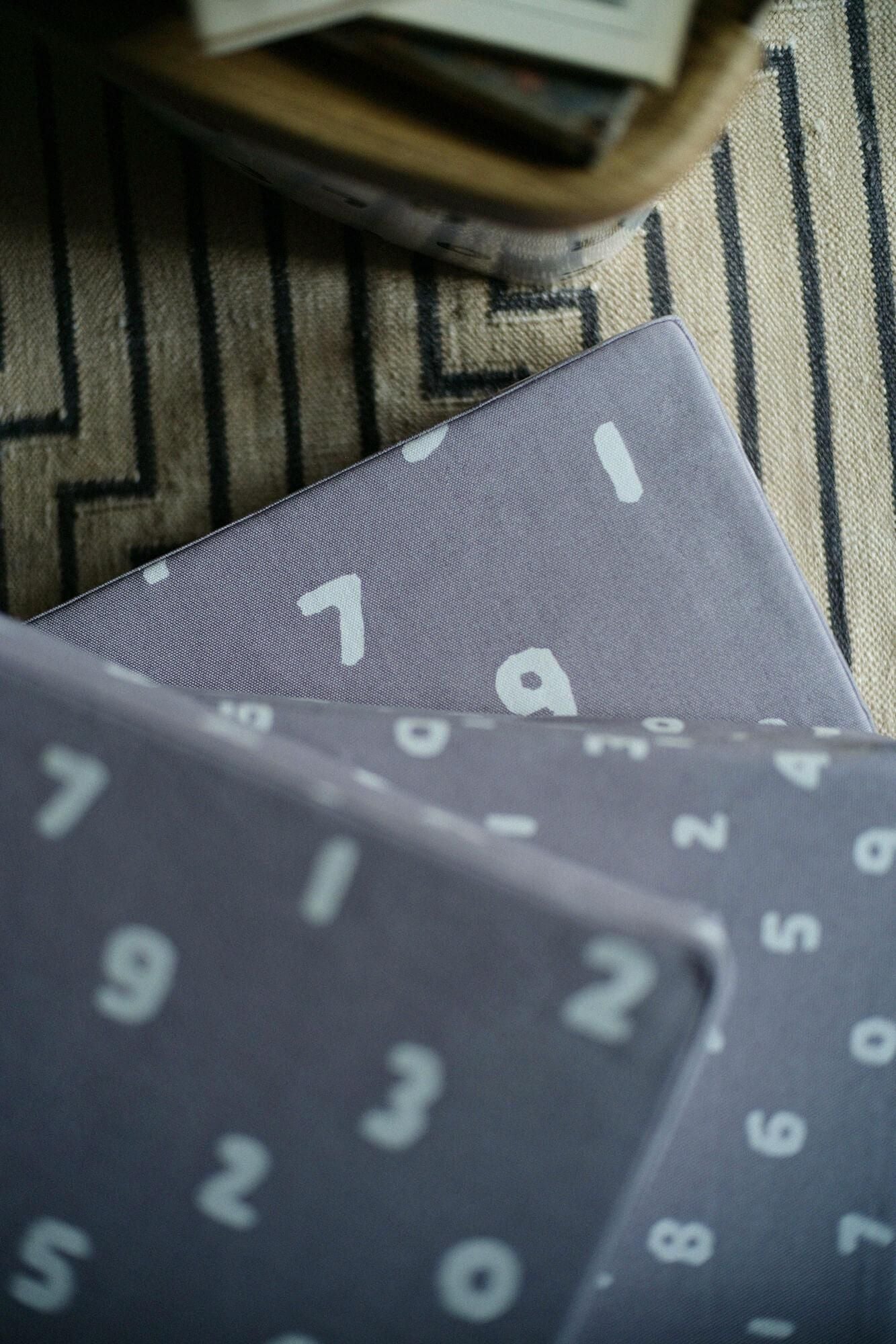 箱座布団/SO-SU-U 大 薄墨色(うすずみいろ)【※お届けに約3週間】